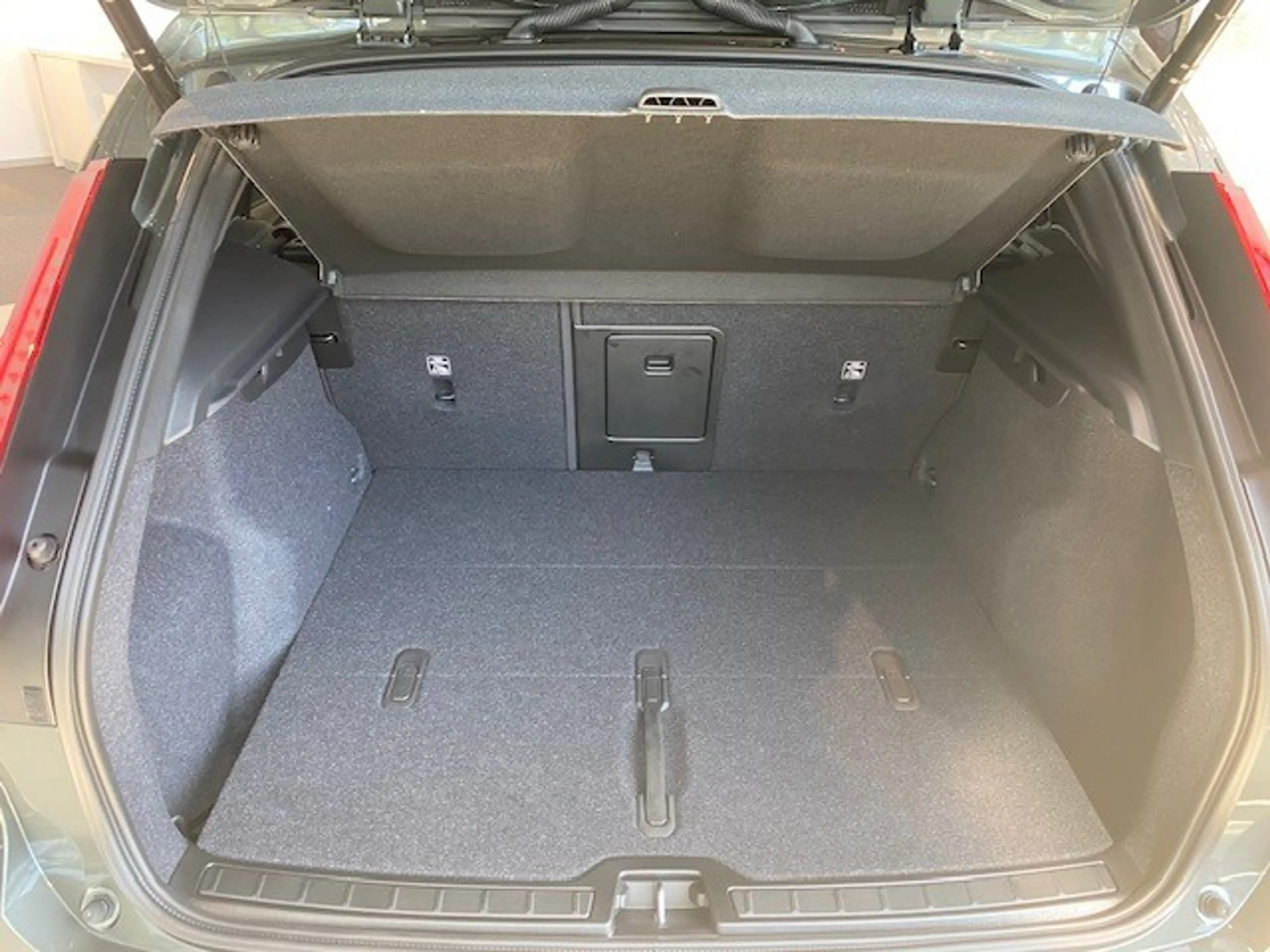 Volvo EX40 Plus Single Motor Extended Range Zinsakt — photo 10