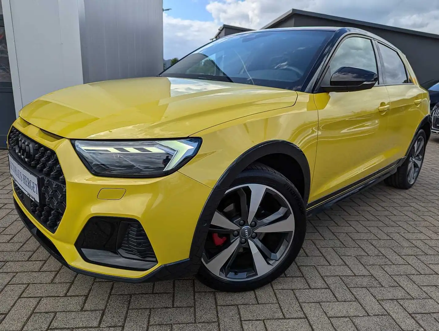 Audi A1 Sportback / Citycarver 30 TFSI S tronic S-Line 2.H Geel - 1