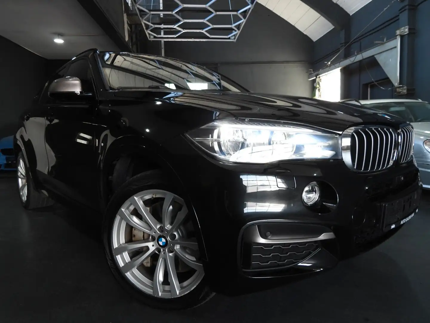 BMW X6 M50 D M-PAKET/INDIVIDUAL/HUD-UP/LED/AHK Zwart - 2