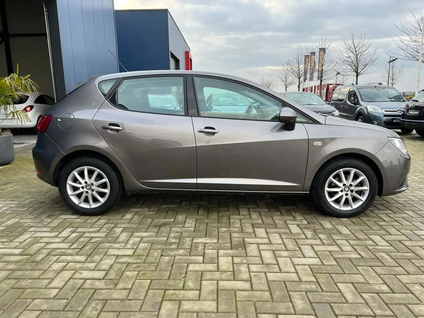 SEAT Ibiza 1.0 EcoTSI Connect / PDC / CLIMATE CONTROL / STOEL Gris - 2