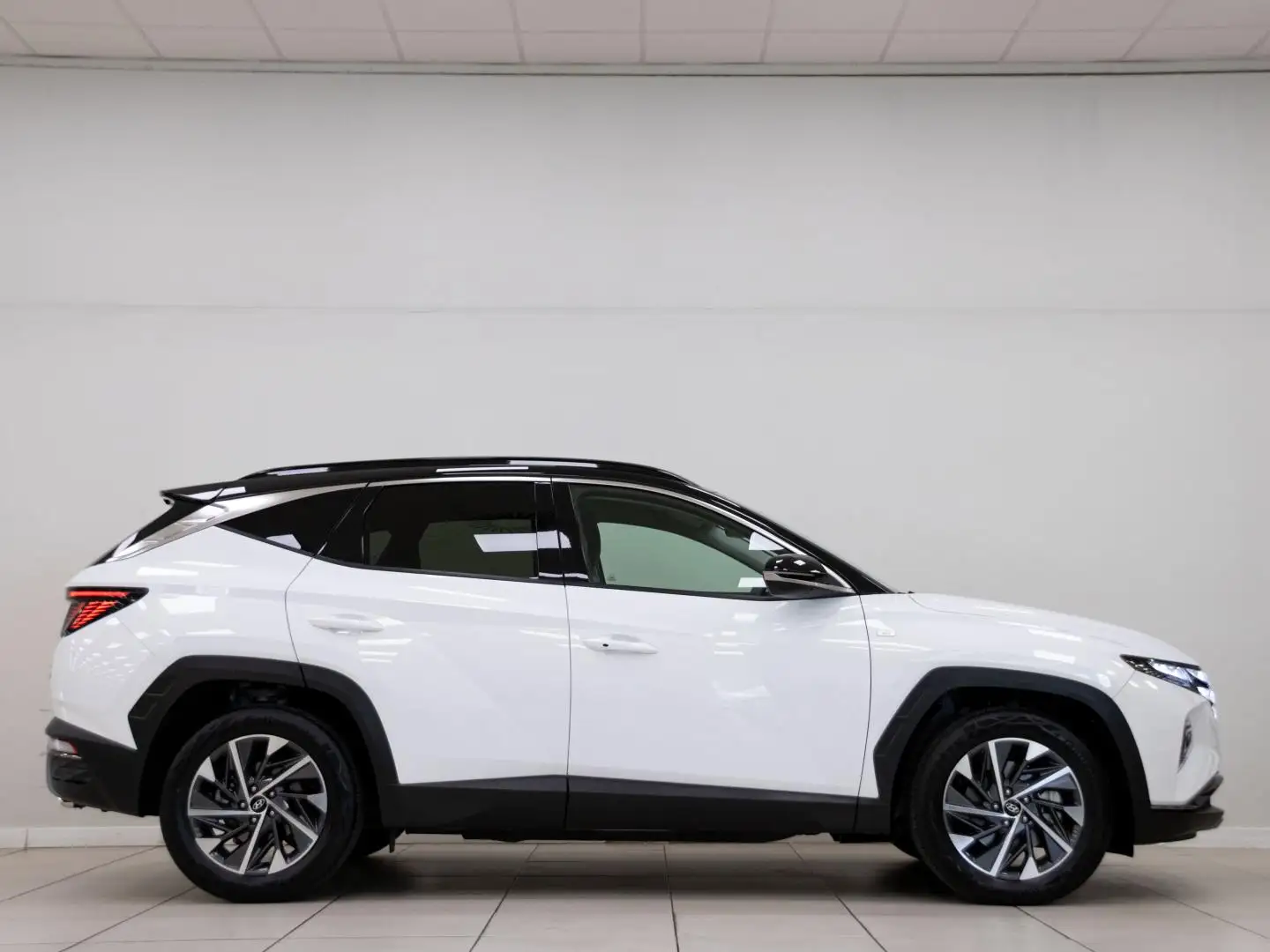 Hyundai TUCSON 1.6 TGDI 48V Tecno 2C 4x2 DT Blanco - 2