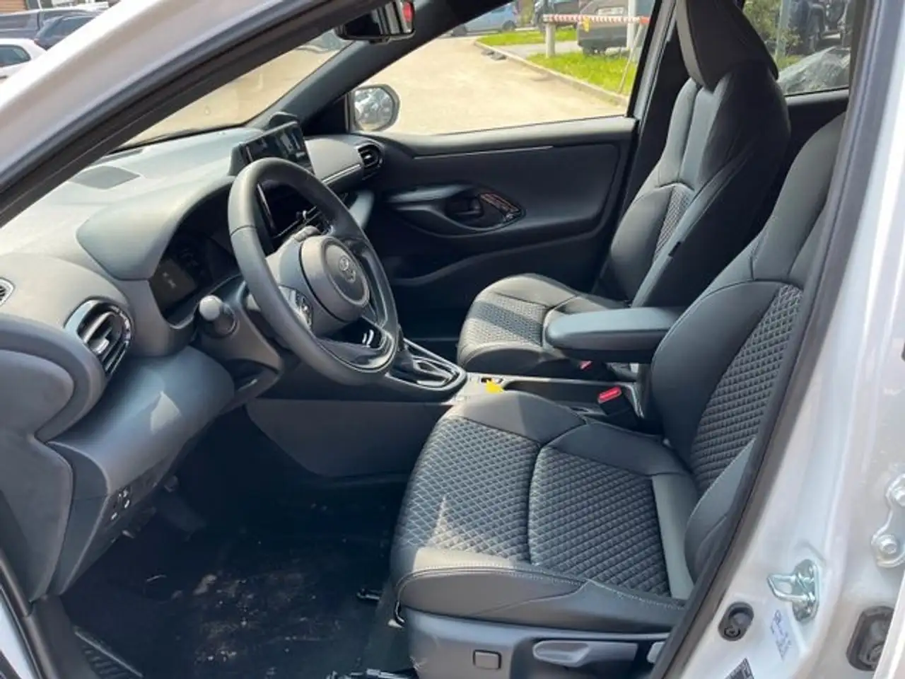 Toyota Yaris Hybrid 1,5L Style Automatik LED 12
