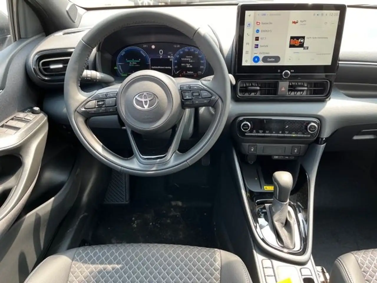 Toyota Yaris Hybrid 1,5L Style Automatik LED 14