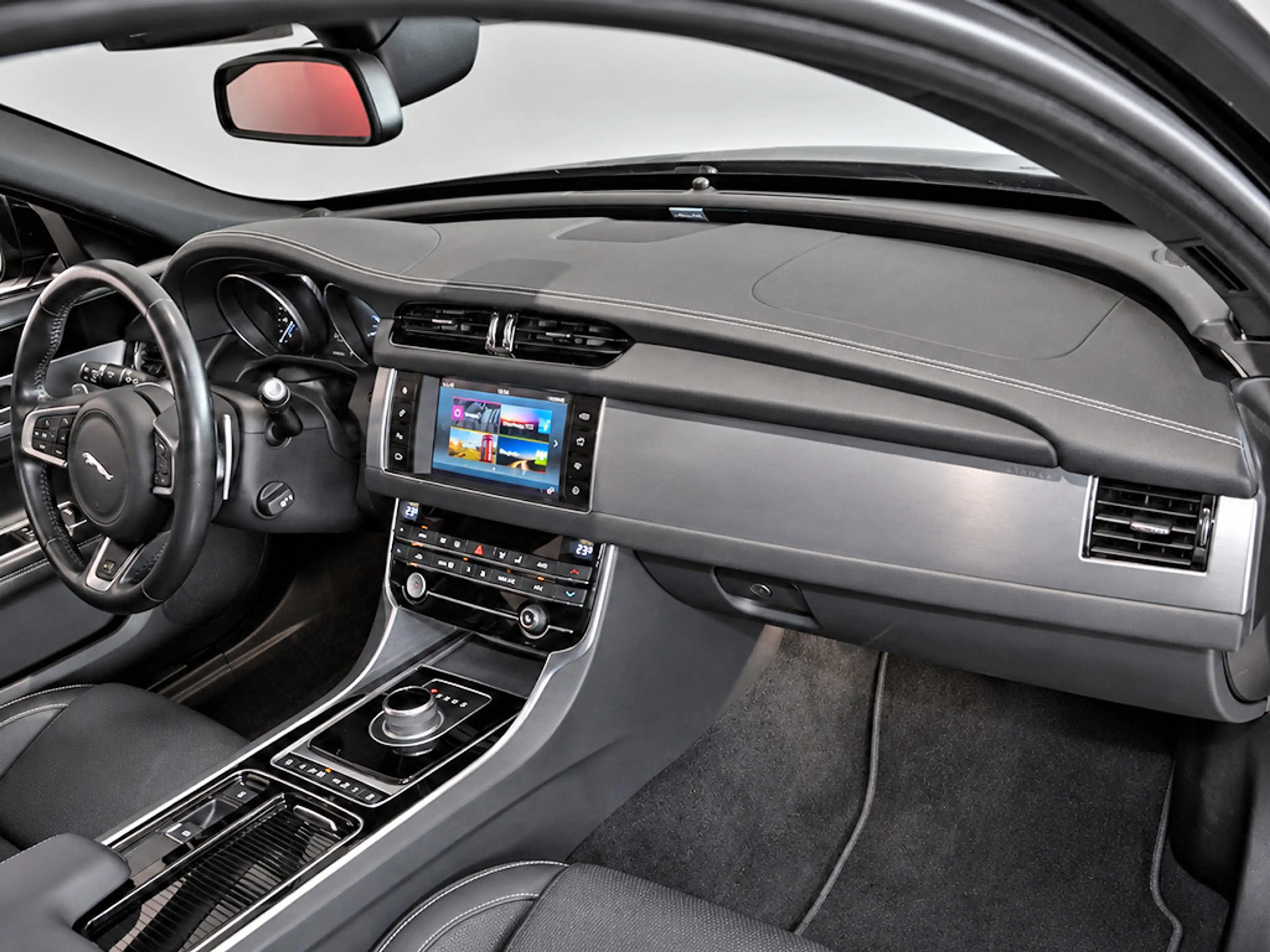 Jaguar XF Sportbrake Autom. *Navi Kamera 19Zoll* — photo 11
