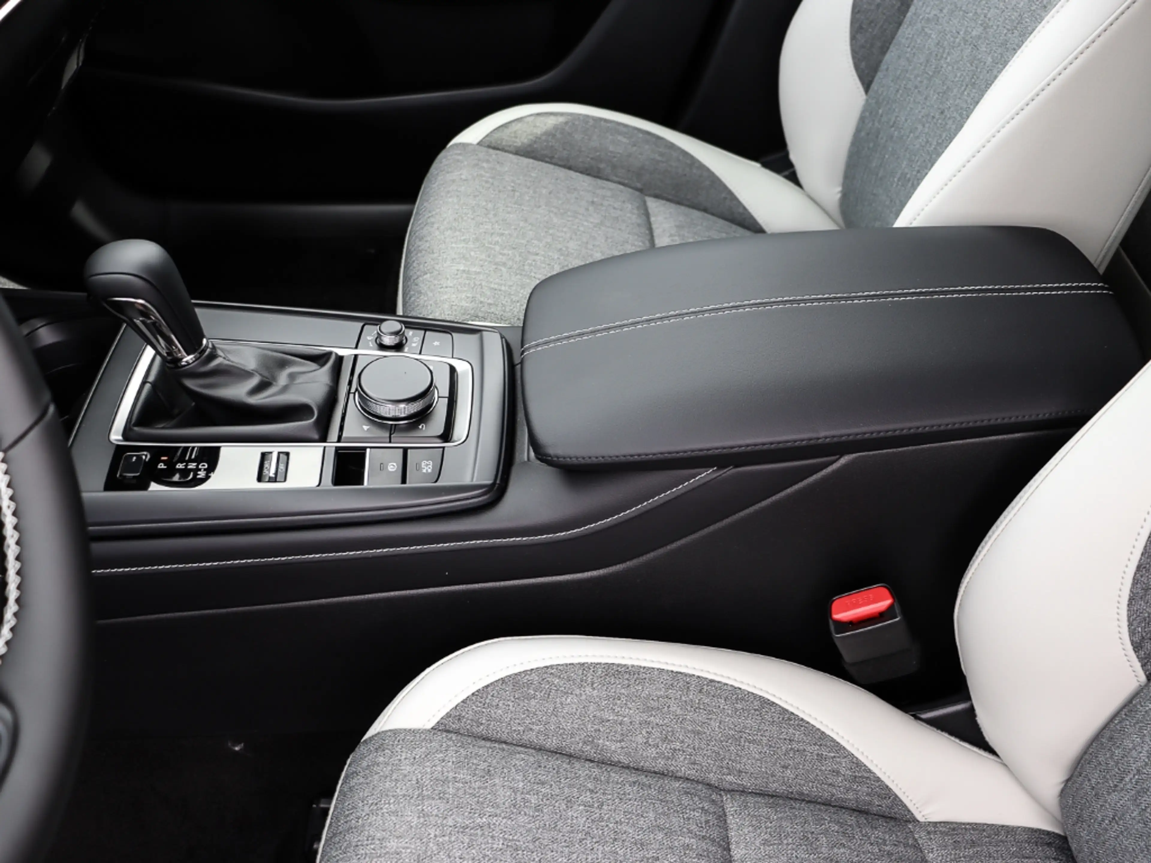 Mazda CX-30 Makoto 2027 2.5L e-SKYACTIV-G 140PS 6AT FWD BOSE L — photo 13