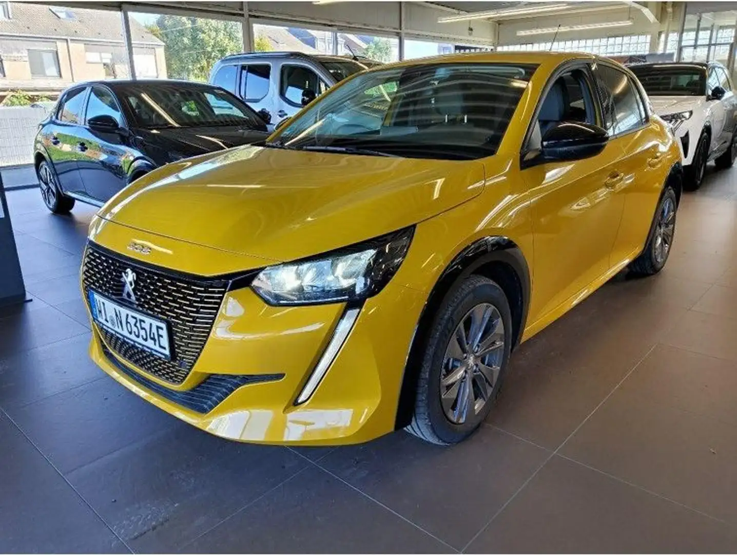 Peugeot 208 e-Allure NAV+360°+TEMP+SHZ+SPURASS+WÄRM.PUMP Gelb - 1