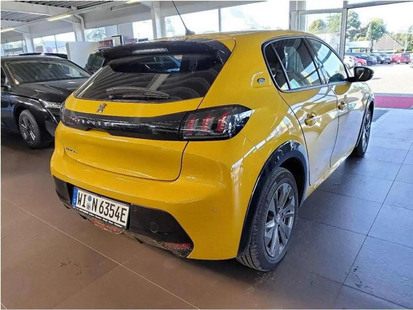 Peugeot 208 e-Allure NAV+360°+TEMP+SHZ+SPURASS+WÄRM.PUMP Gelb - 2