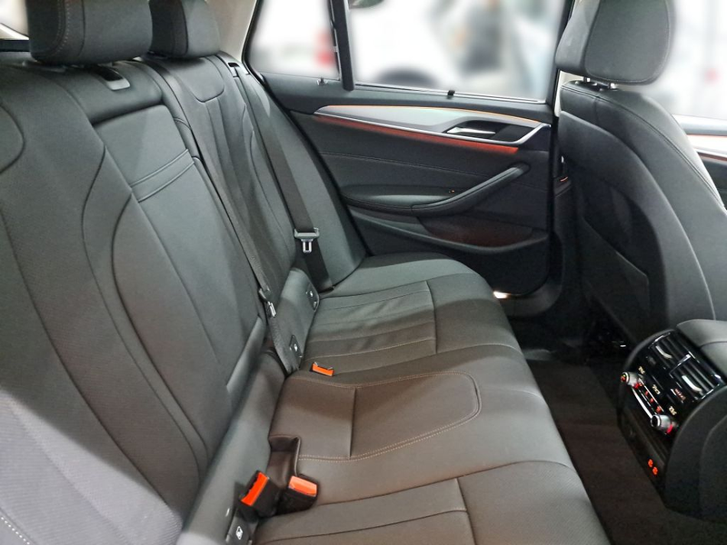 BMW 530 530d xDrive Touring Aut. HUD PANO NAVI SHZ — photo 25