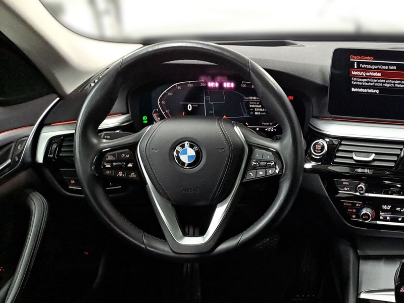 BMW 530 530d xDrive Touring Aut. HUD PANO NAVI SHZ — photo 18