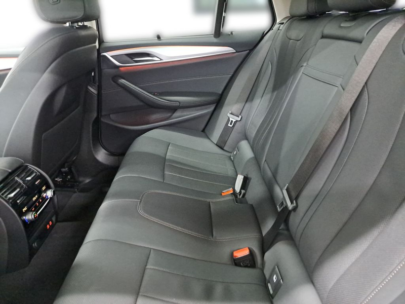 BMW 530 530d xDrive Touring Aut. HUD PANO NAVI SHZ — photo 23