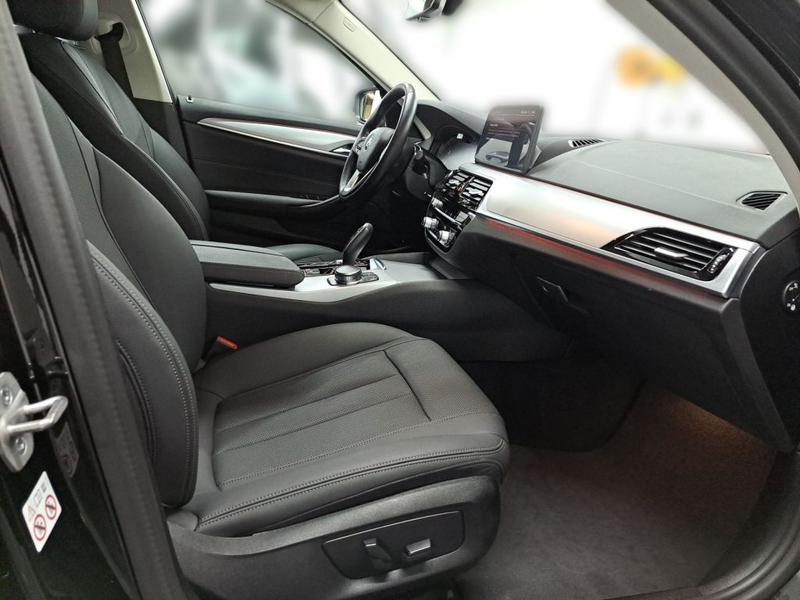 BMW 530 530d xDrive Touring Aut. HUD PANO NAVI SHZ — photo 26