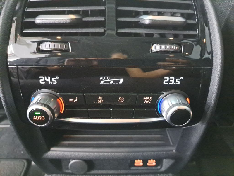 BMW 530 530d xDrive Touring Aut. HUD PANO NAVI SHZ — photo 24