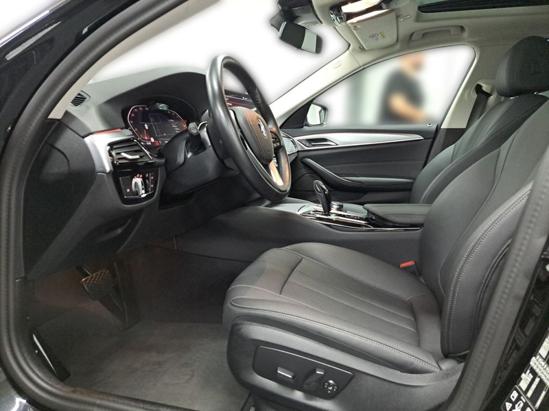 BMW 530 530d xDrive Touring Aut. HUD PANO NAVI SHZ — photo 12