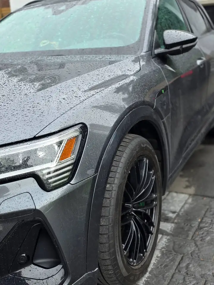Audi e-tron photo Audi e-tron