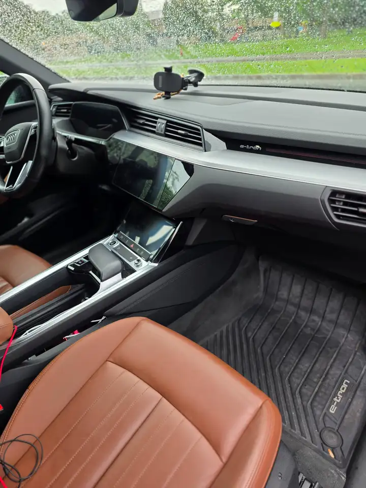 Audi e-tron photo Audi e-tron