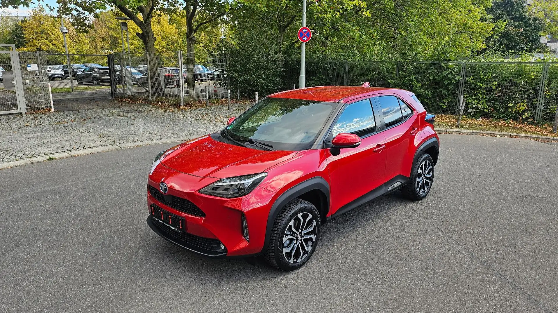 Toyota Yaris Cross Hybrid Safety Winter Cargo Connect Rot - 1