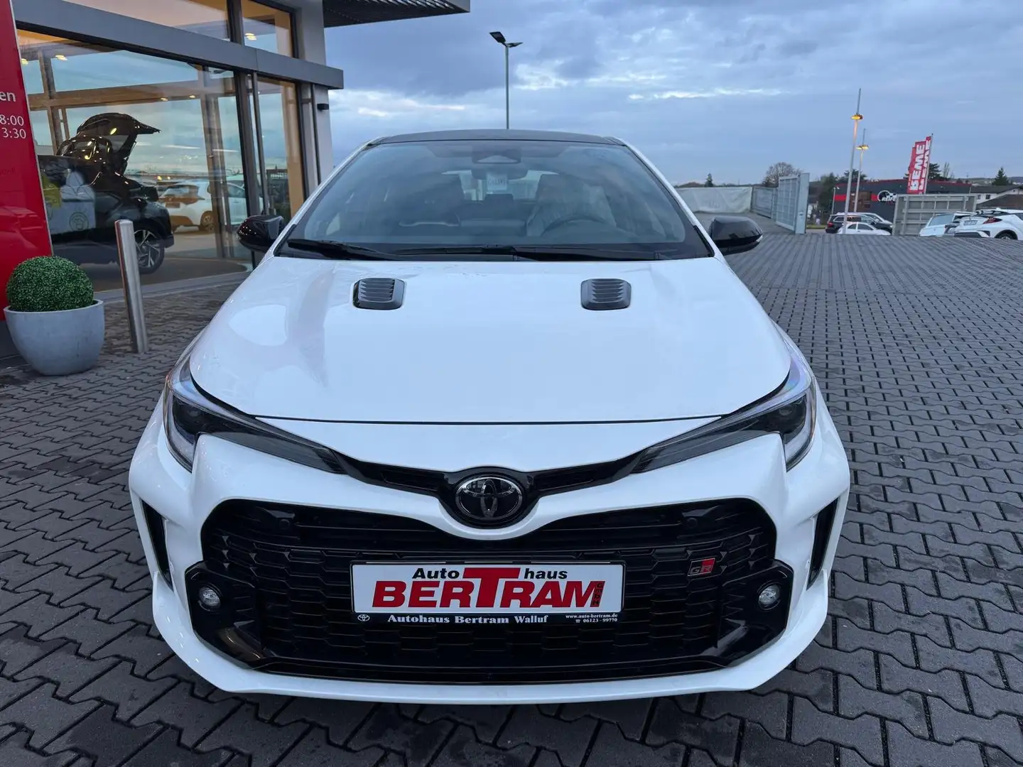 Toyota Corolla GR Circuit Edition Bílá - 2