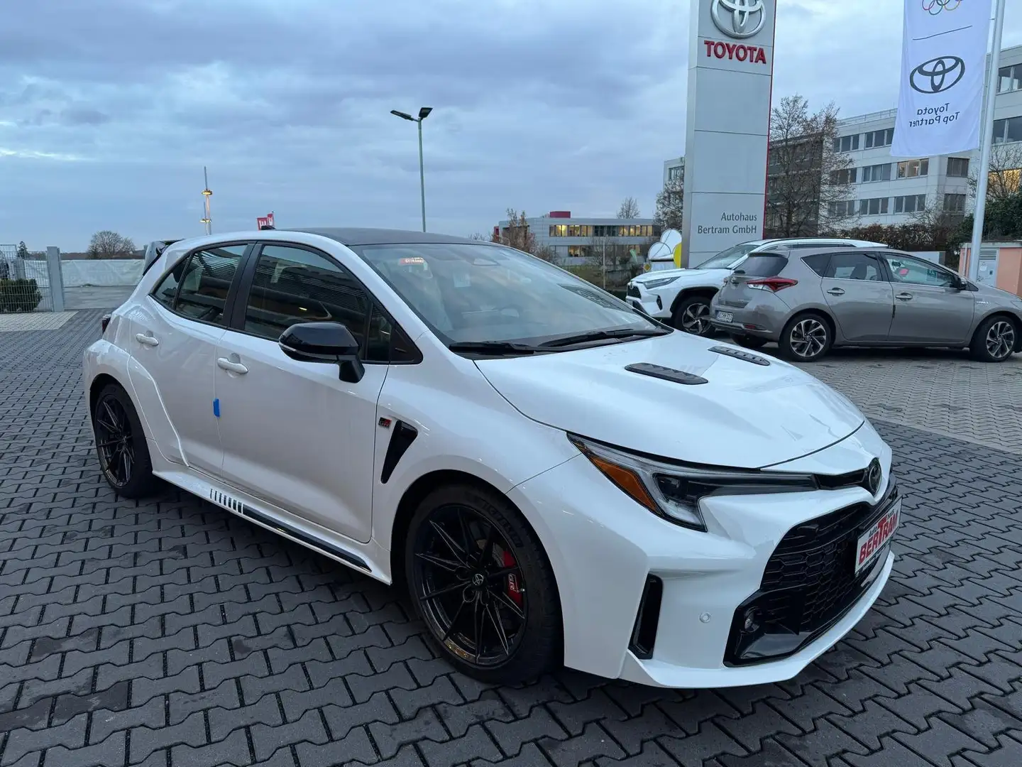 Toyota Corolla GR Circuit Edition Bílá - 1