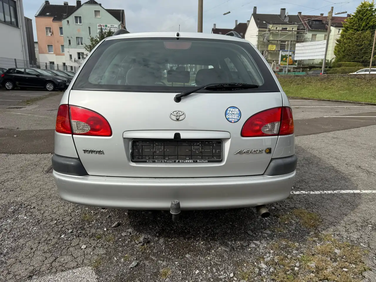 Toyota Avensis, foto 8