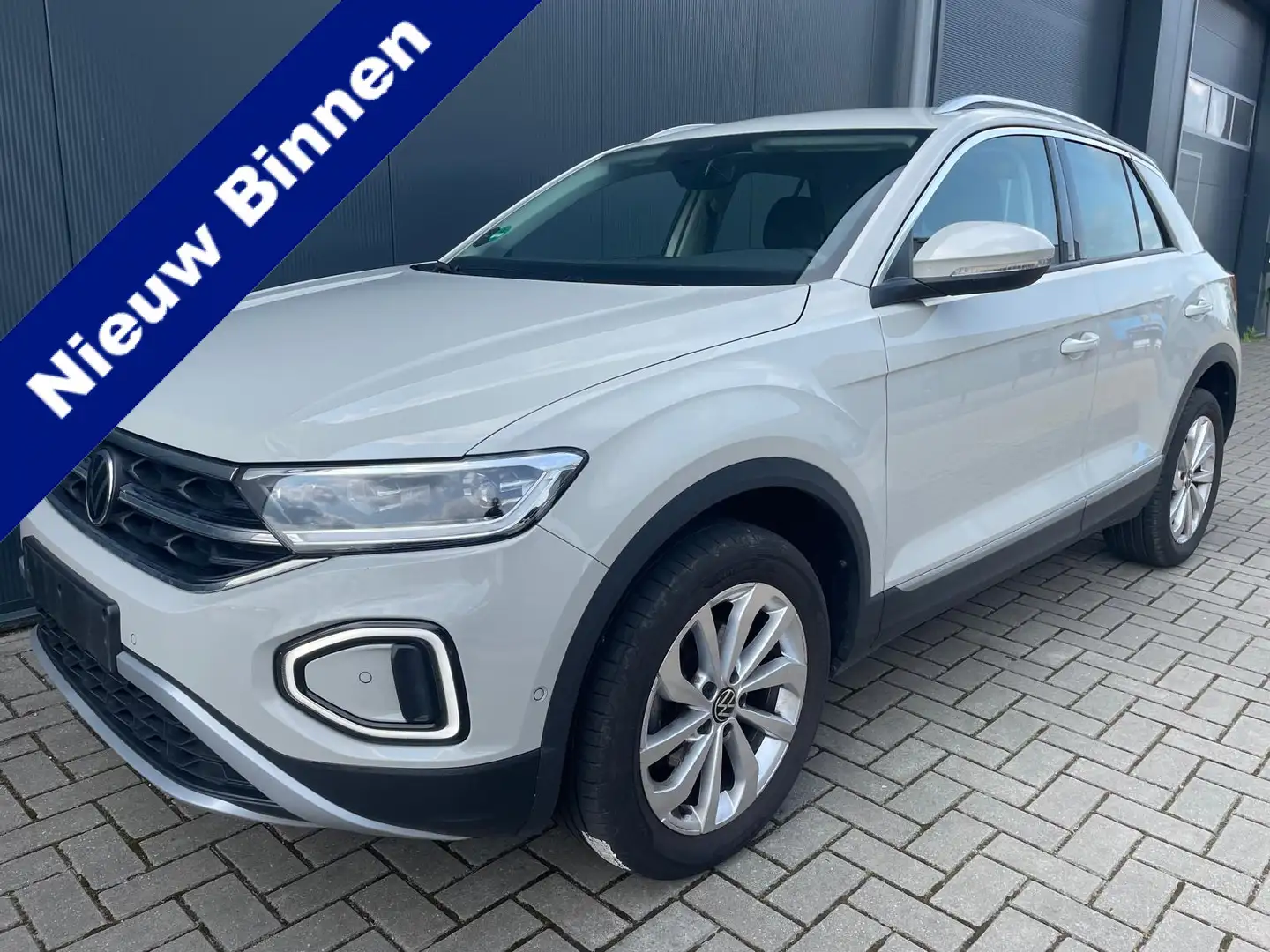 Volkswagen T-Roc 1.5 TSI Life Business 1e eigenaar 150pk Ascot grij Gris - 1