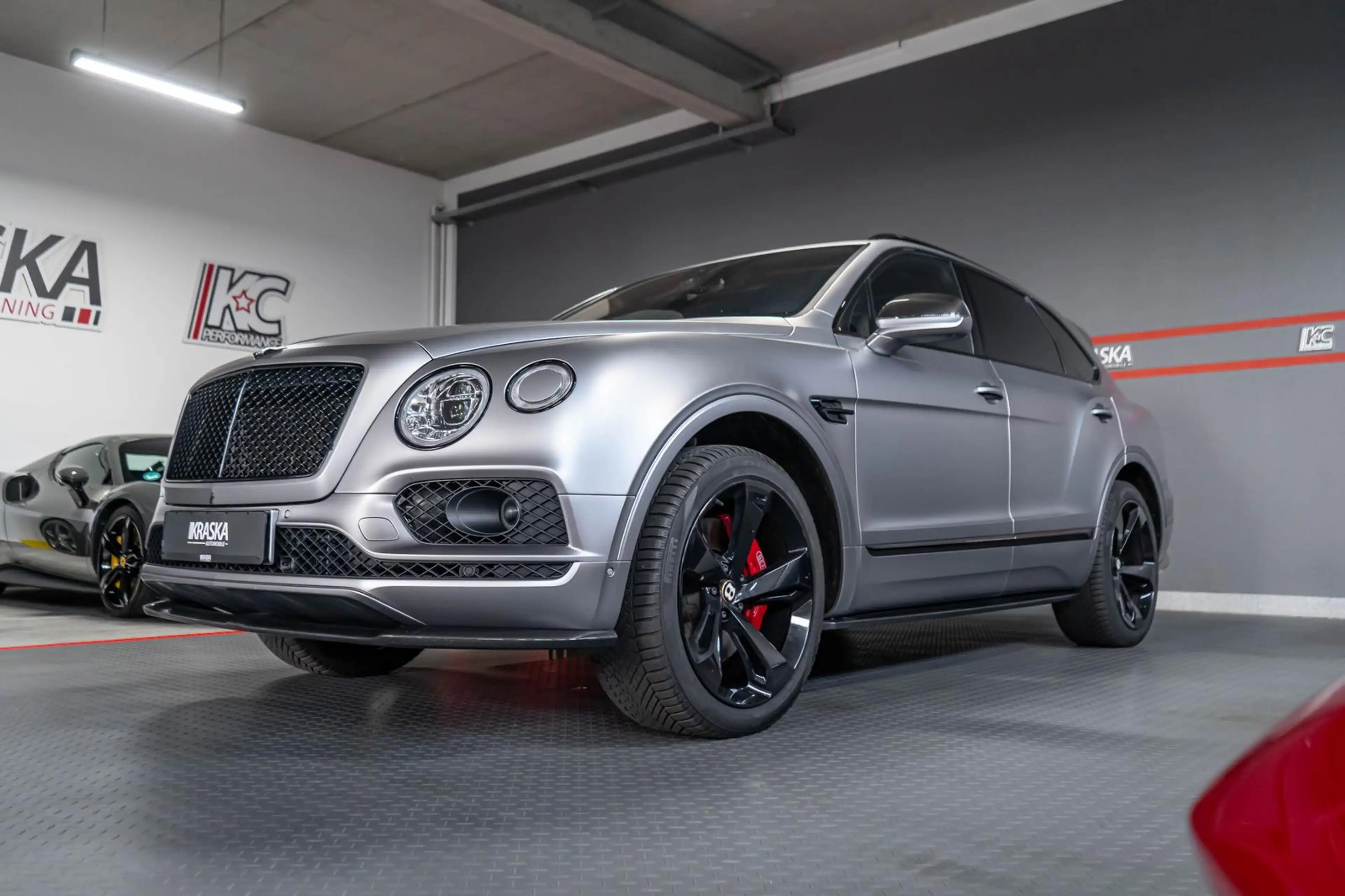 Bentley Bentayga 4.0 V8 AHK SHZ PANO MASSAGE SOFT CARBON — photo 3