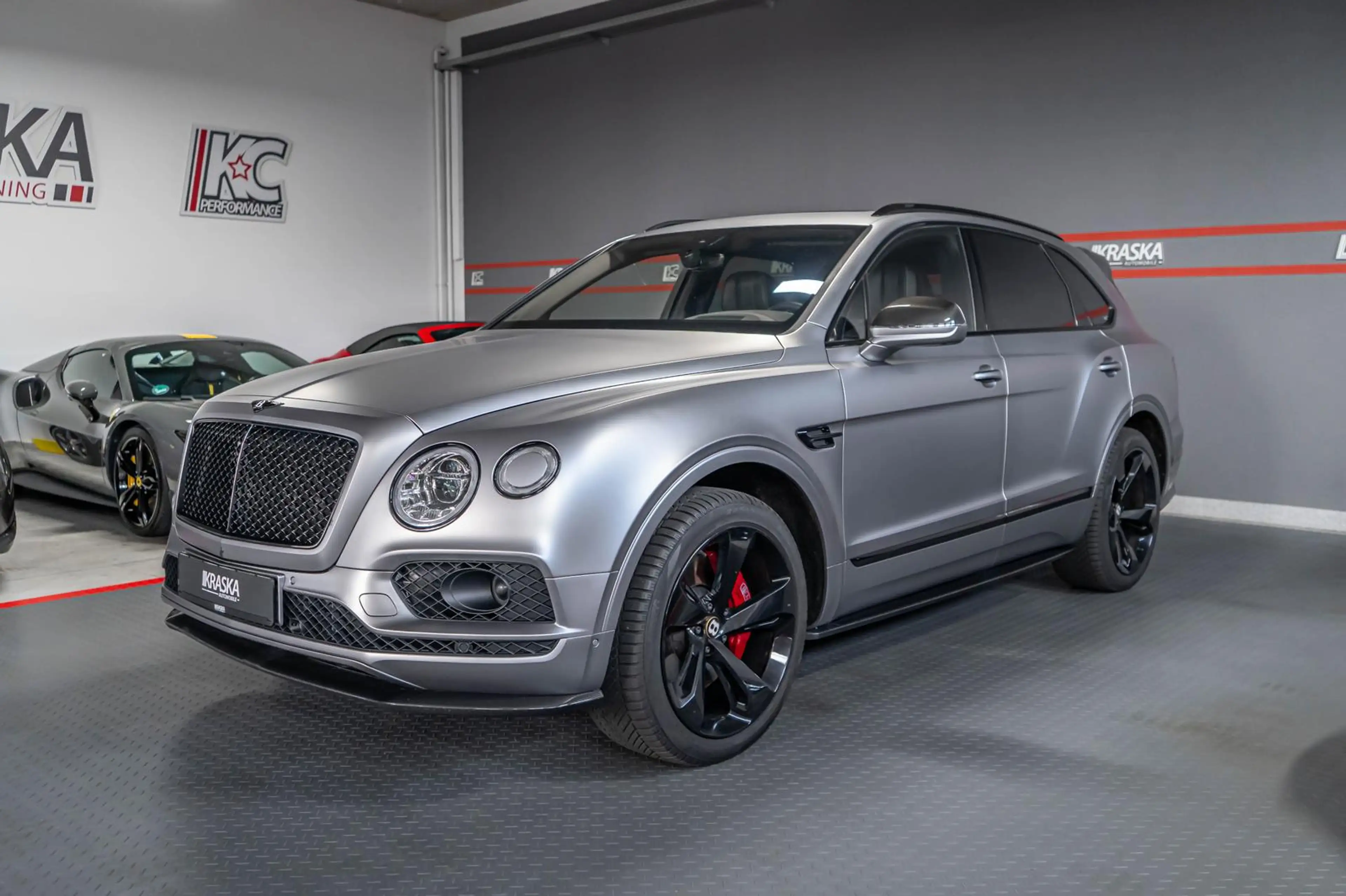 Bentley Bentayga 4.0 V8 AHK SHZ PANO MASSAGE SOFT CARBON — photo 4