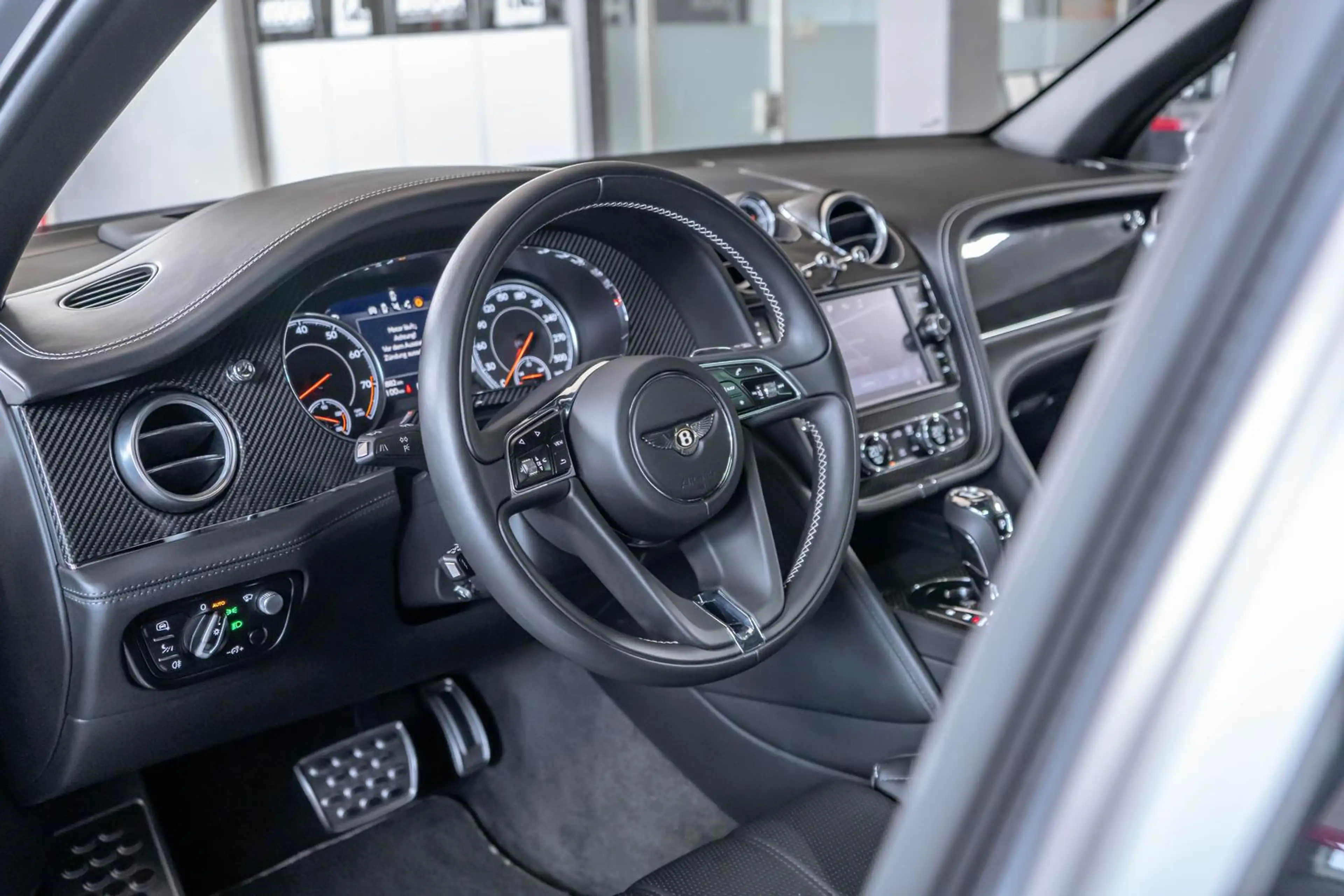 Bentley Bentayga 4.0 V8 AHK SHZ PANO MASSAGE SOFT CARBON — photo 14