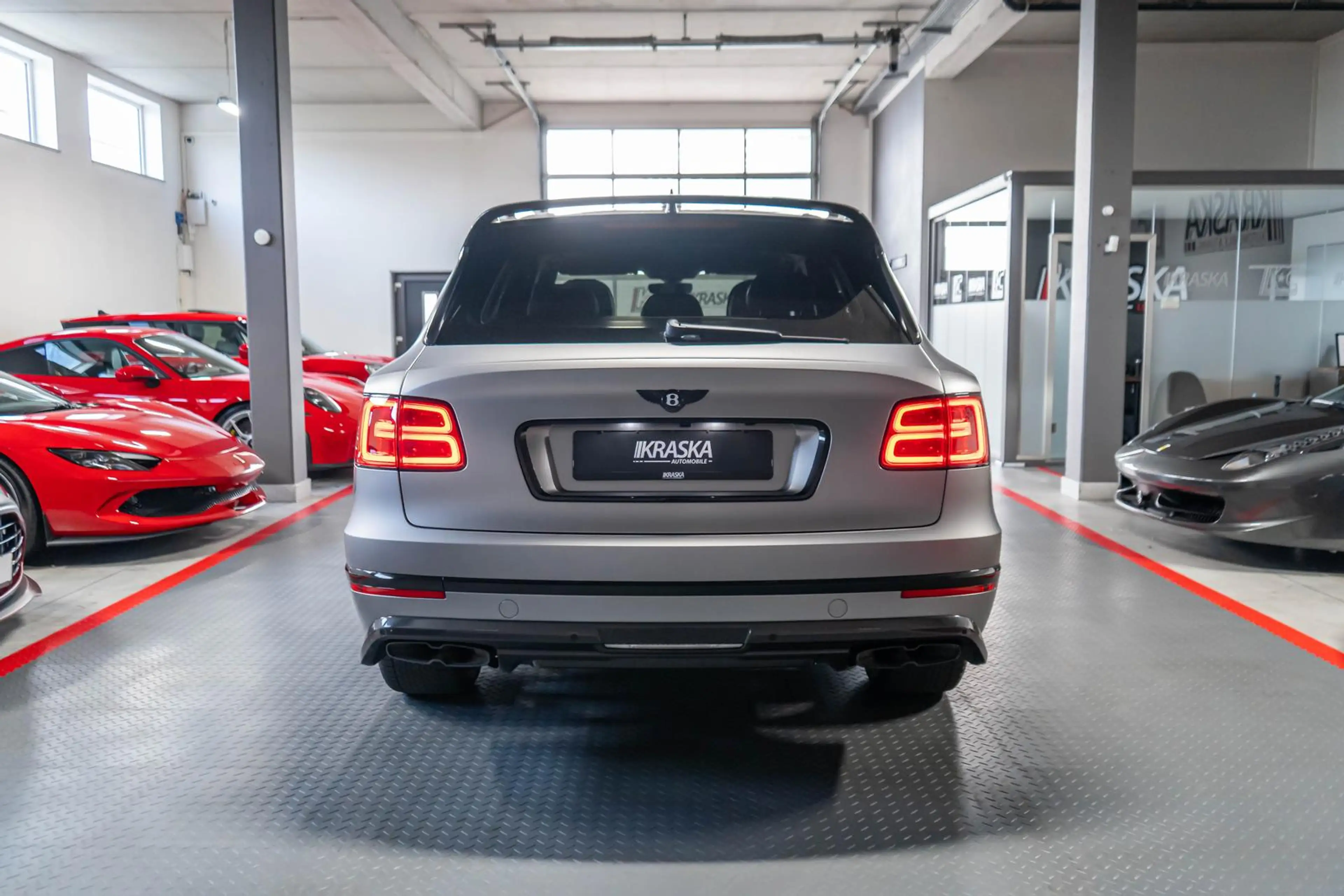 Bentley Bentayga 4.0 V8 AHK SHZ PANO MASSAGE SOFT CARBON — photo 9