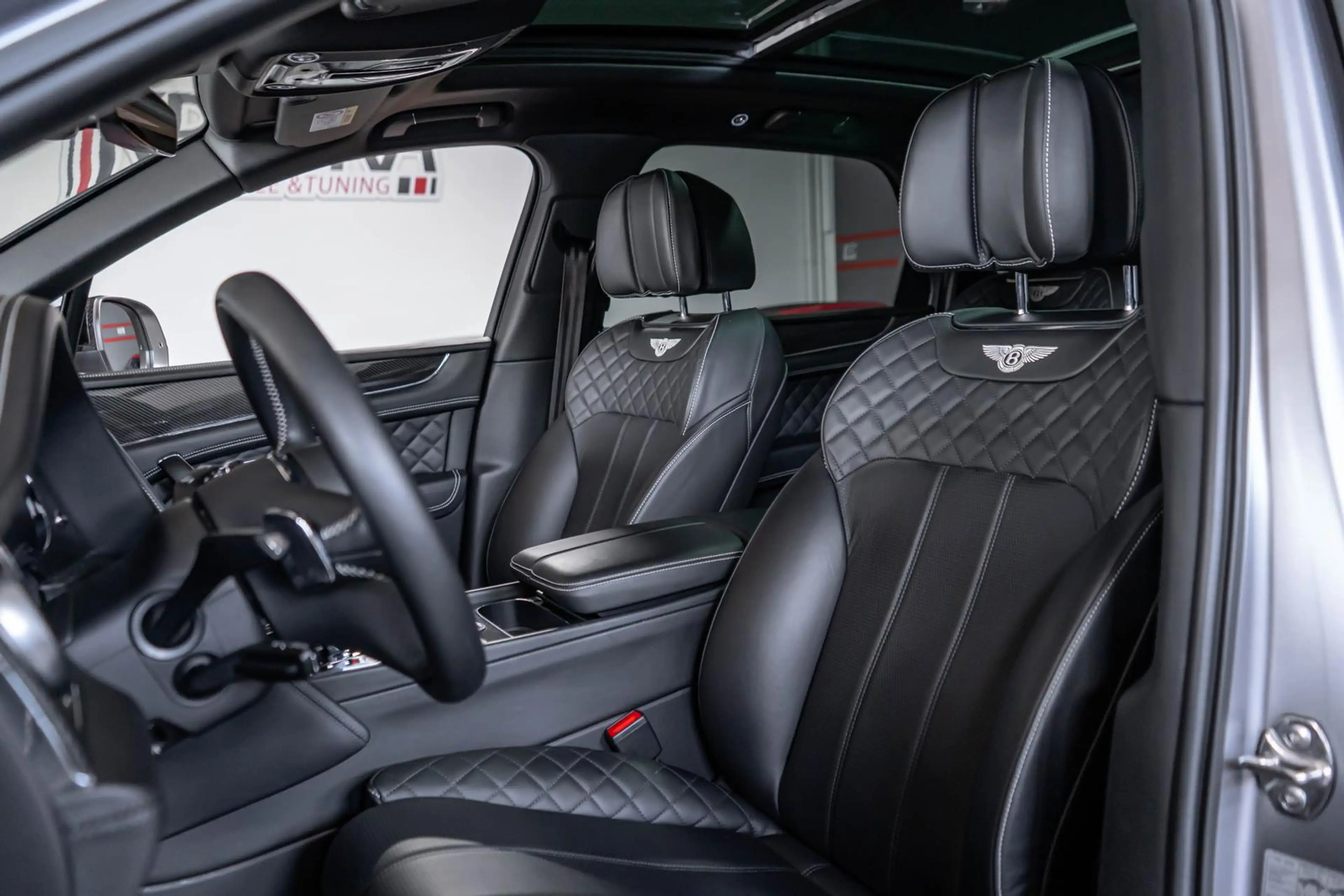 Bentley Bentayga 4.0 V8 AHK SHZ PANO MASSAGE SOFT CARBON — photo 15