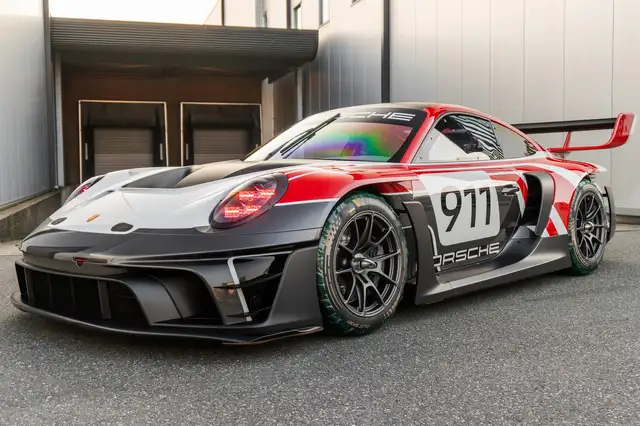 Porsche 992 (992) GT3 R rennsport €123K Flacht Design - 1 of 7