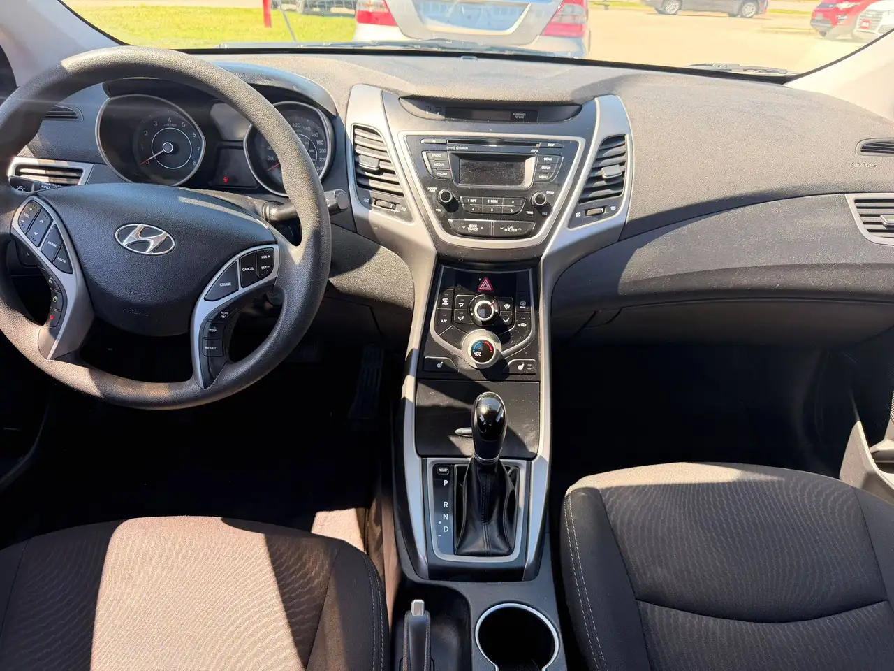 Hyundai ELANTRA снимка Hyundai ELANTRA
