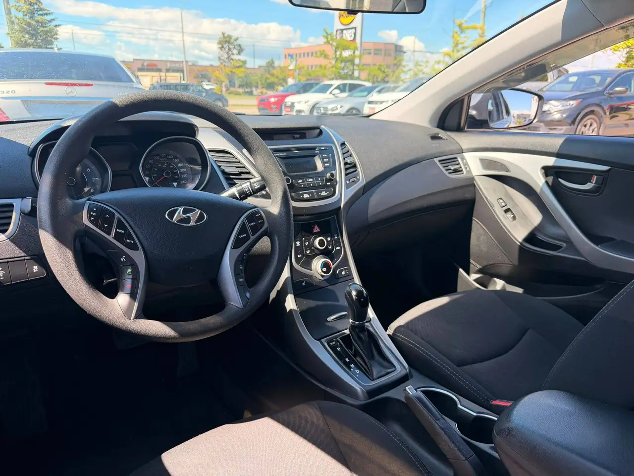 Hyundai ELANTRA снимка Hyundai ELANTRA