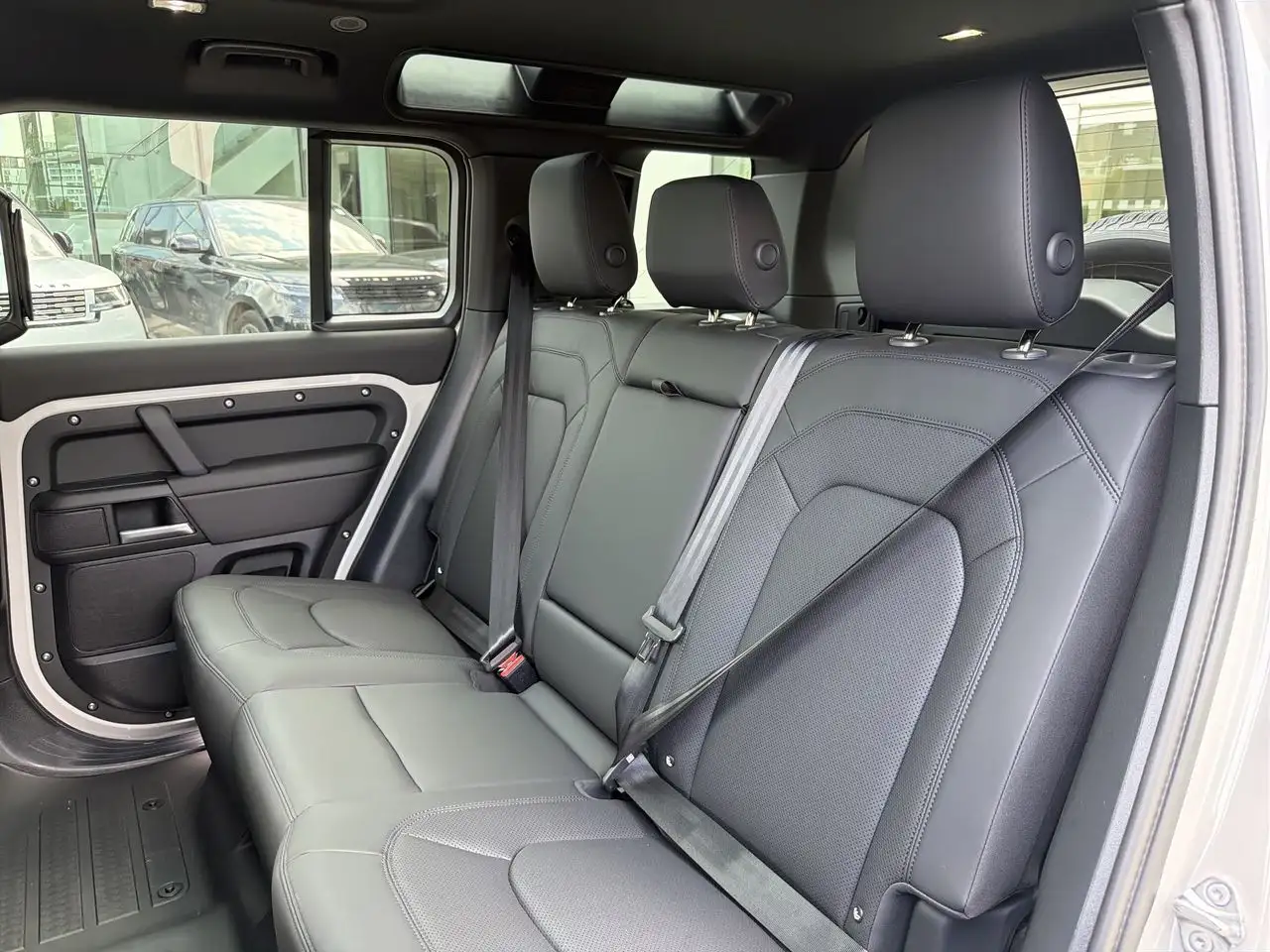 Land Rover Defender photo Land Rover Defender