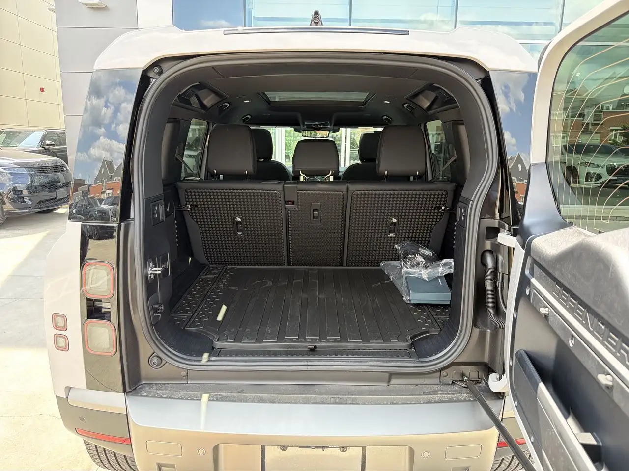 Land Rover Defender photo Land Rover Defender