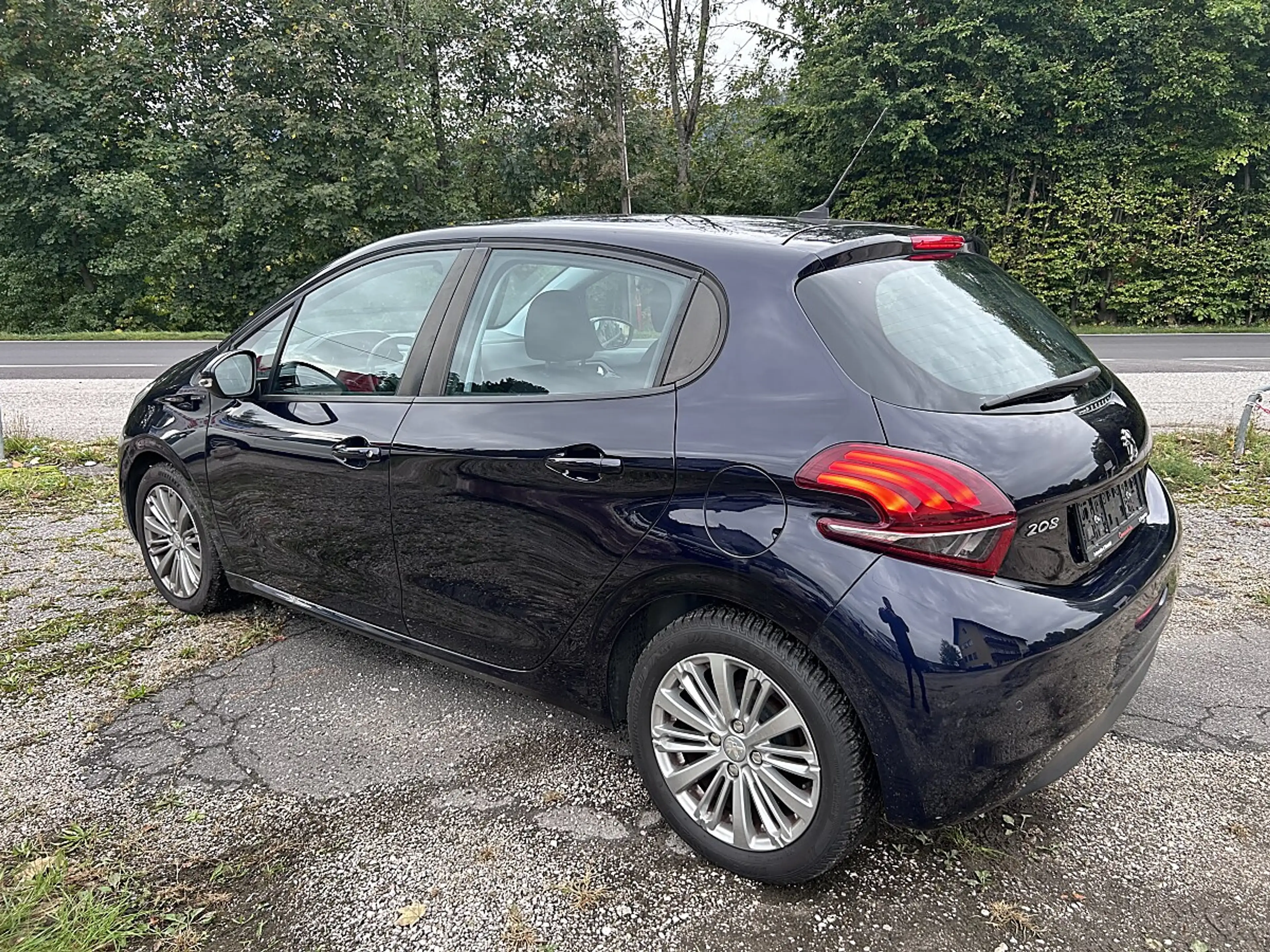 Peugeot 208 1,2 PureTech 82 — photo 8