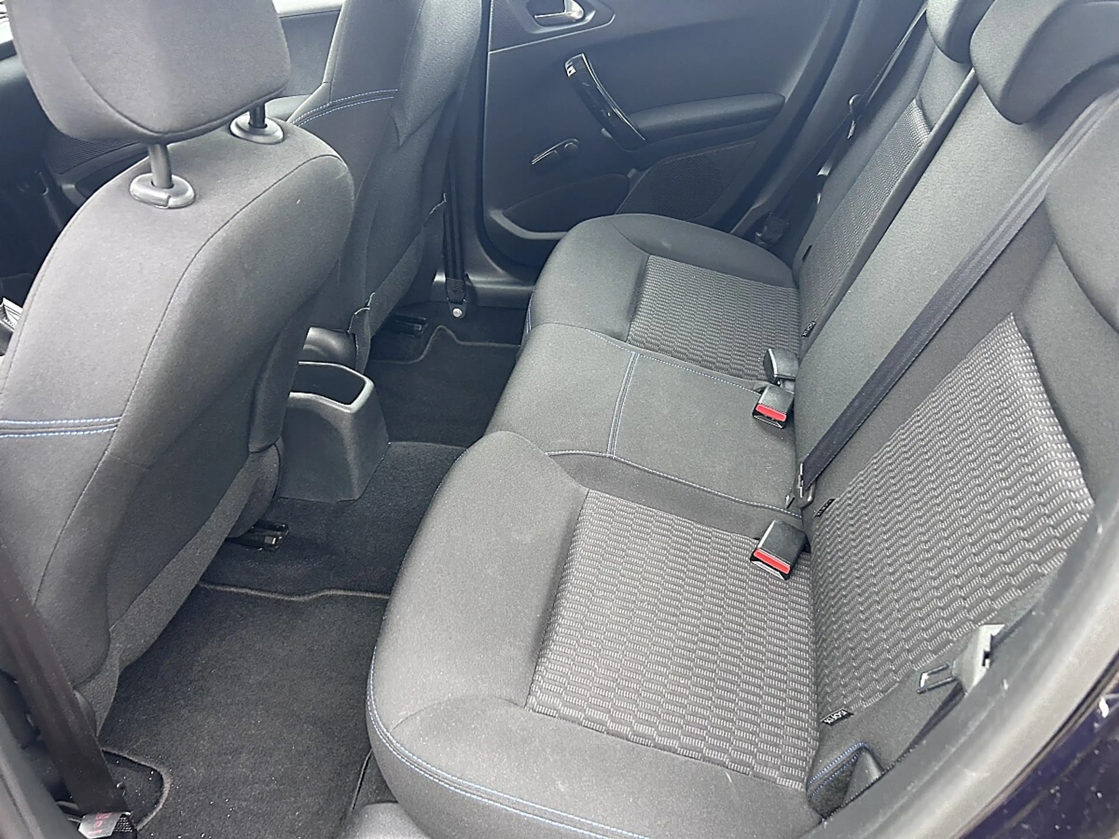 Peugeot 208 1,2 PureTech 82 — photo 11