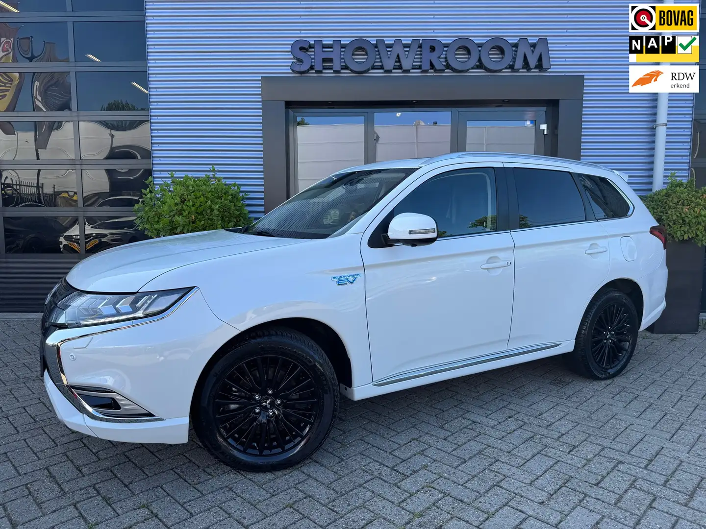 Mitsubishi Outlander 2.4 PHEV Intense Automaat|Trekhaak|Applecarplay|Ca Wit - 1