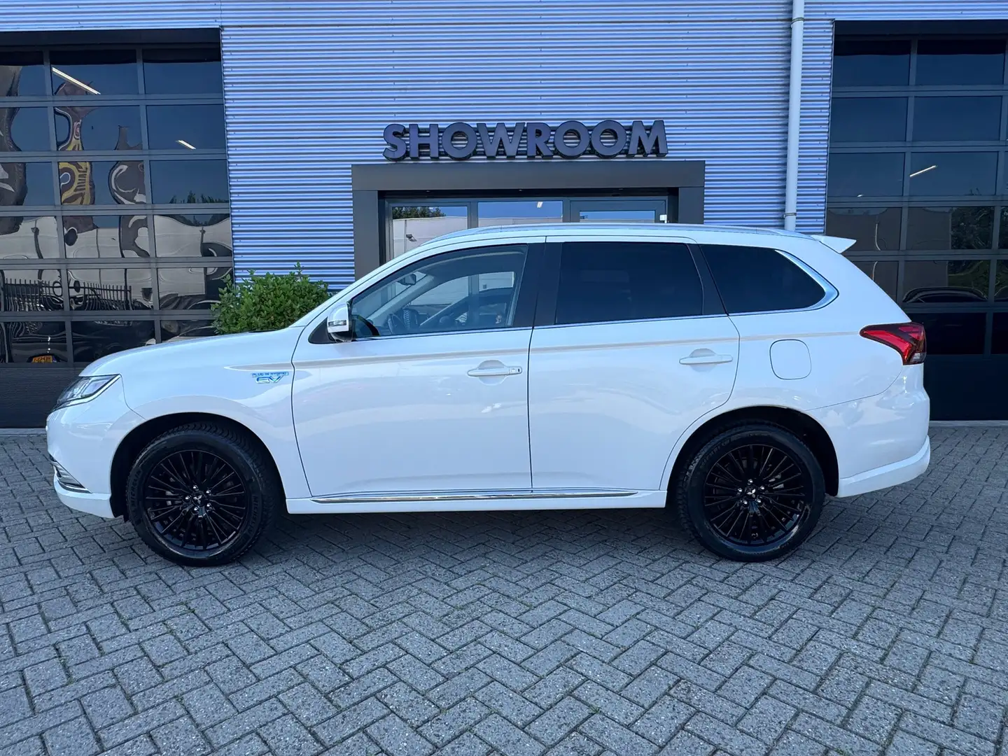 Mitsubishi Outlander 2.4 PHEV Intense Automaat|Trekhaak|Applecarplay|Ca Wit - 2