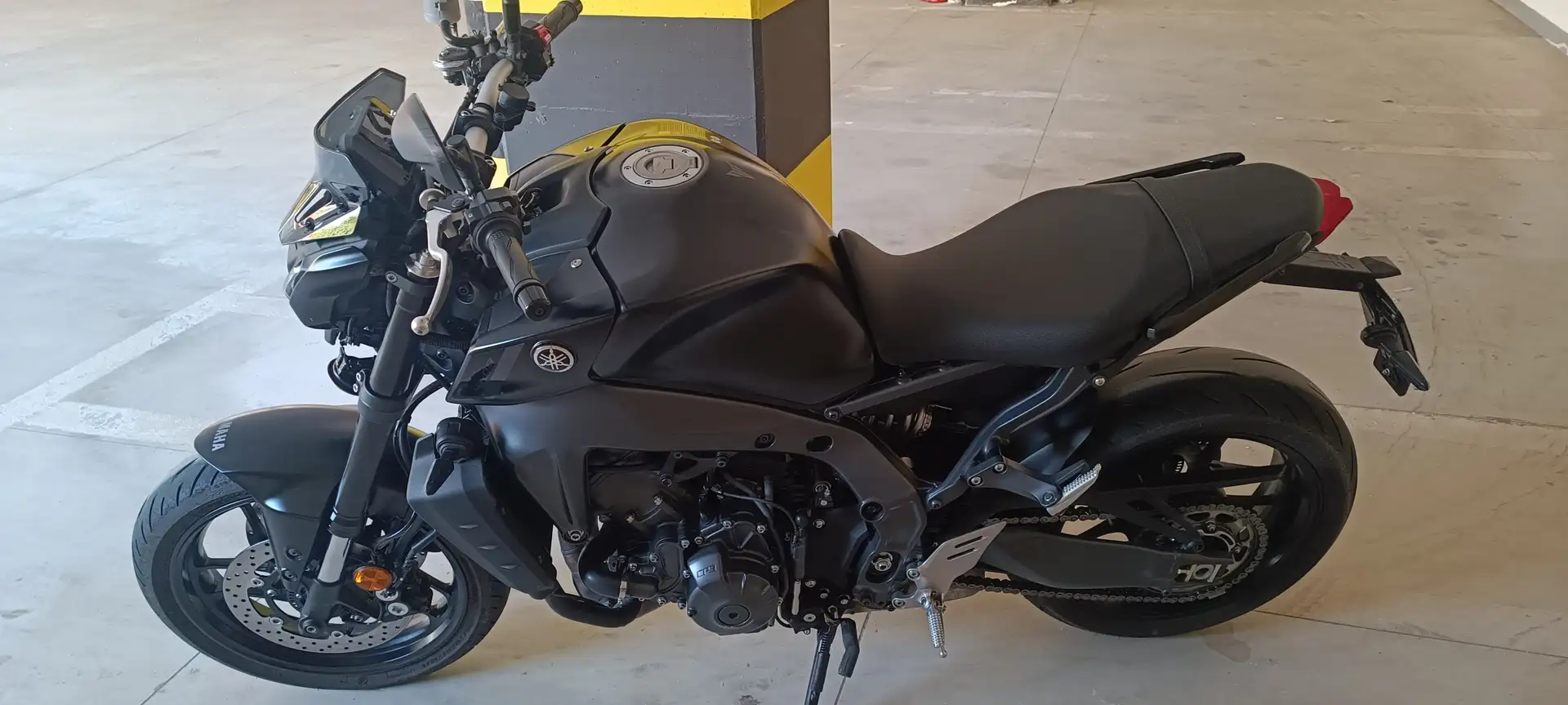 Yamaha MT-09 Nero - 2