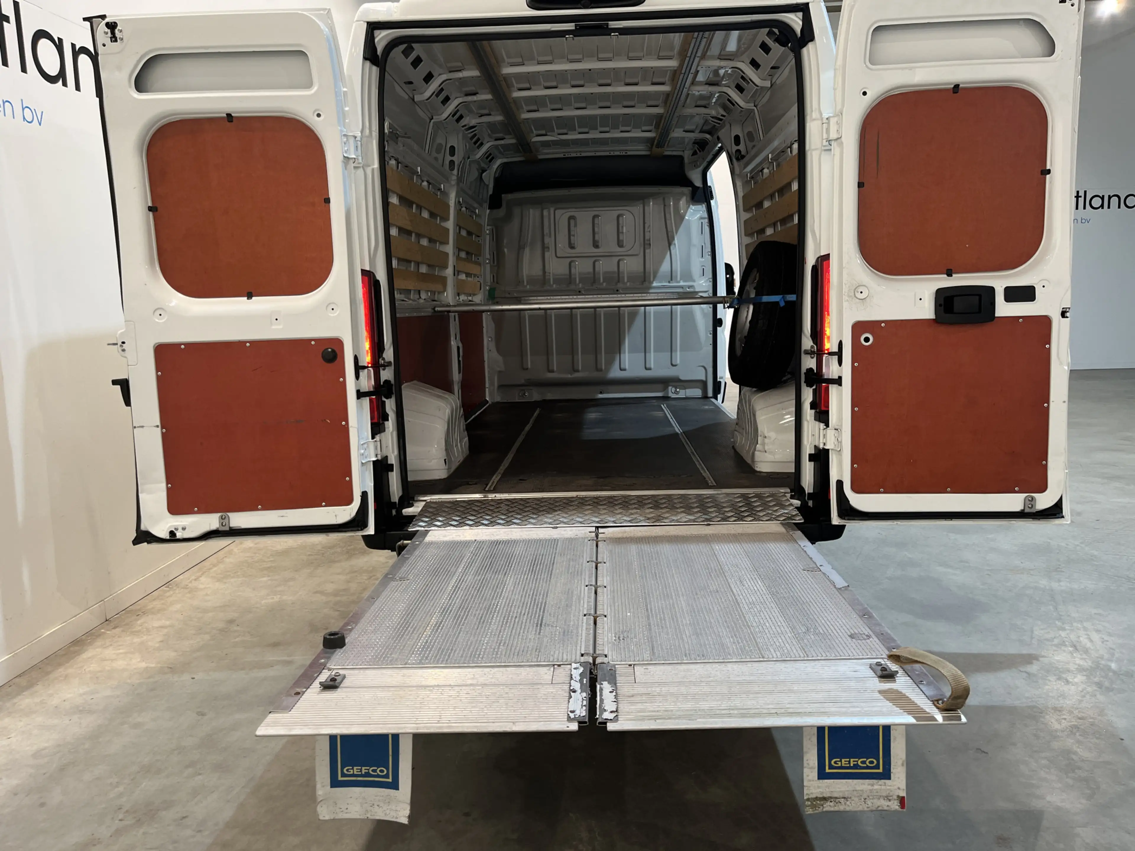 Peugeot Boxer 335 2.2 BlueHDi 140 PK L3H2 Premium / Dhollandia L — photo 4