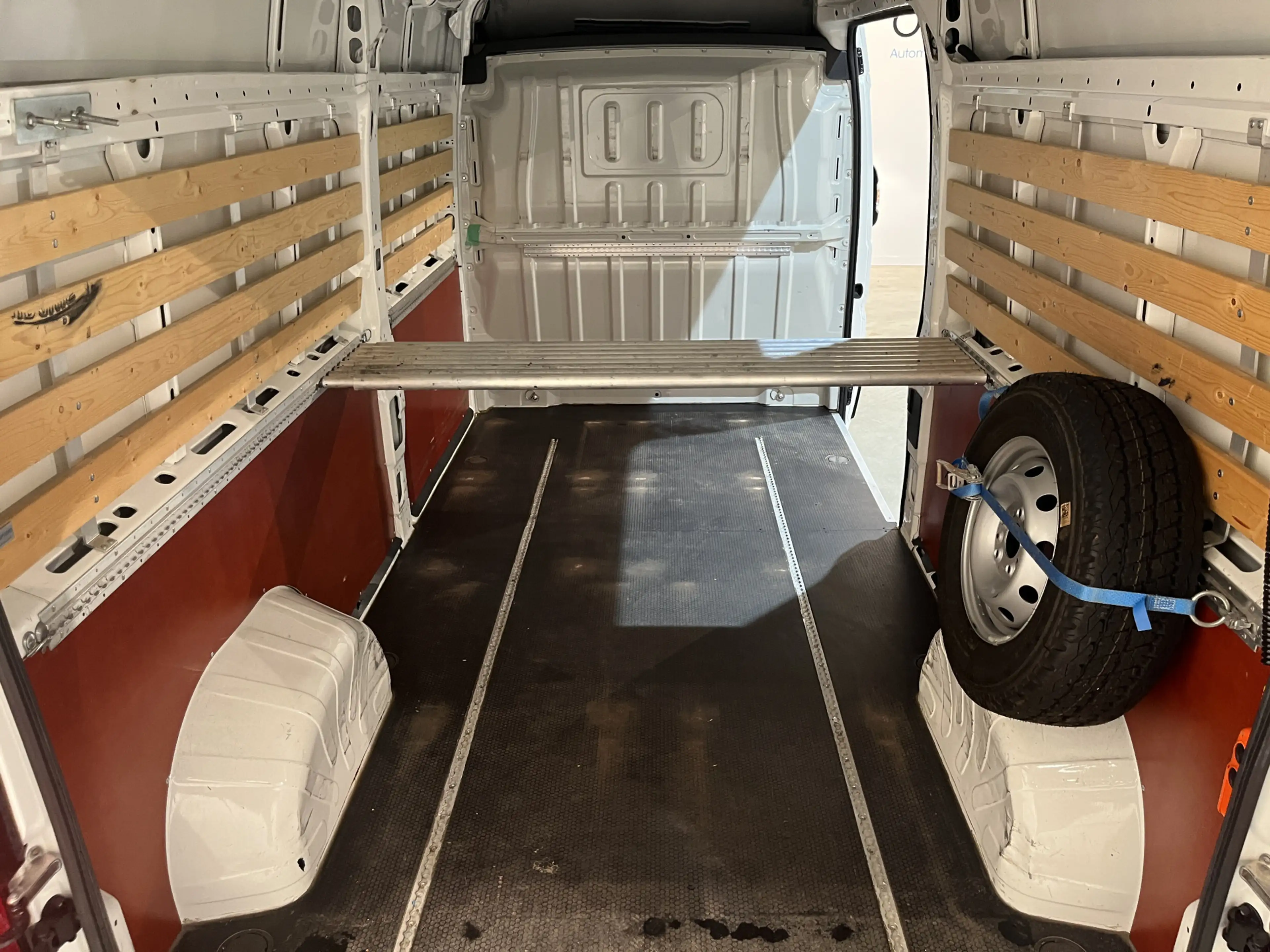 Peugeot Boxer 335 2.2 BlueHDi 140 PK L3H2 Premium / Dhollandia L — photo 12