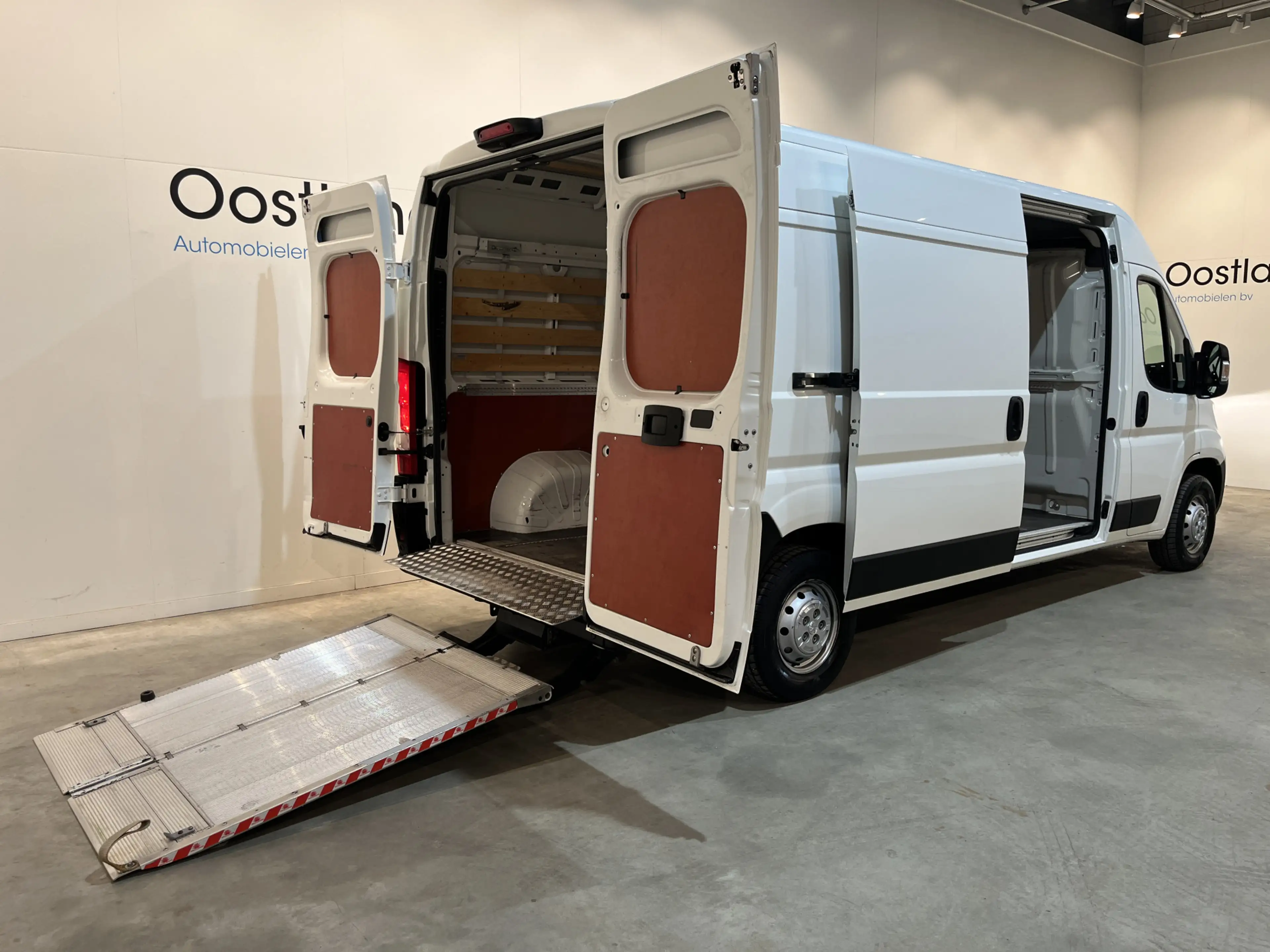 Peugeot Boxer 335 2.2 BlueHDi 140 PK L3H2 Premium / Dhollandia L — photo 14