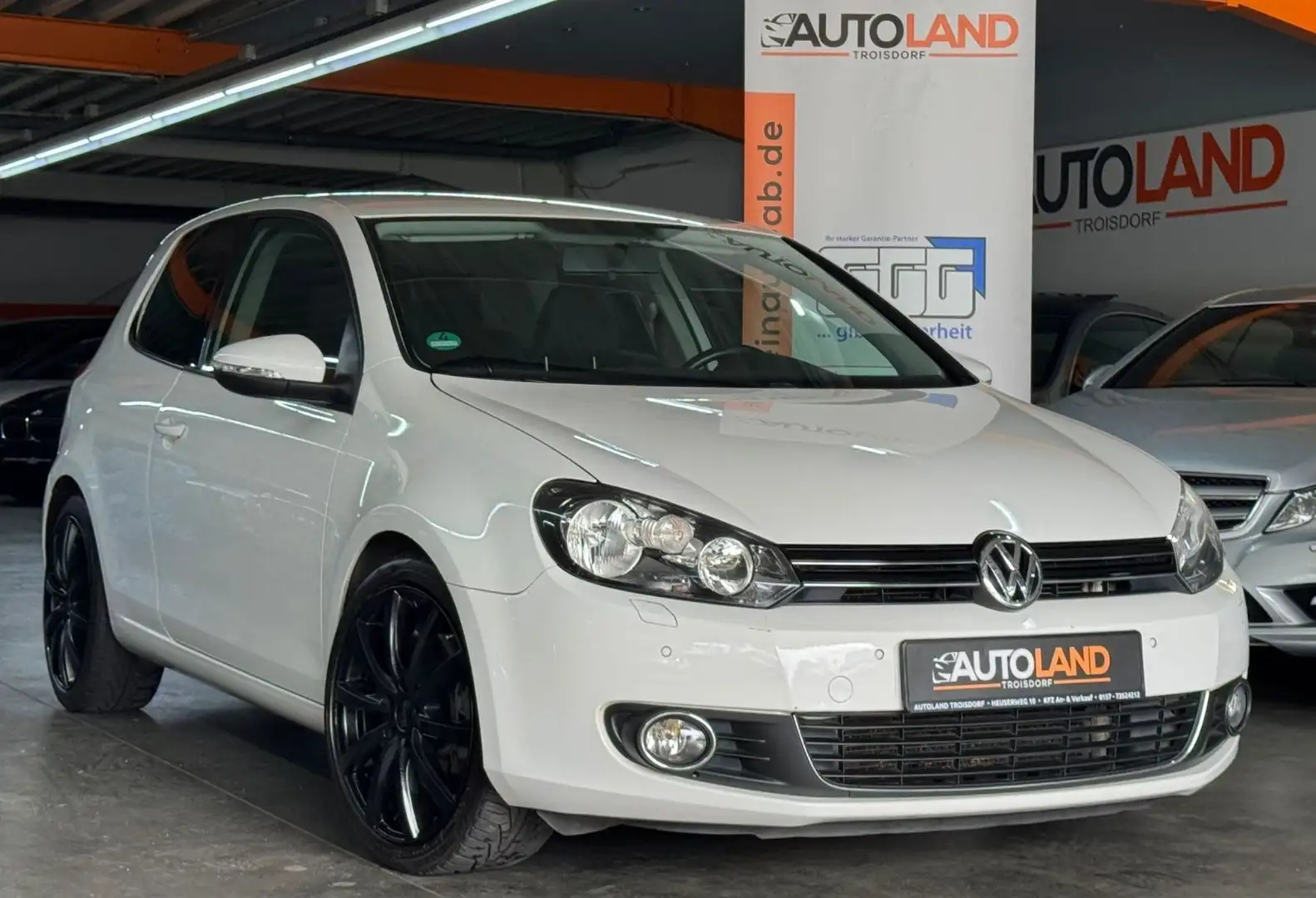 Volkswagen Golf Highline*TEMPO*SHZ*NAVI*PDC*KLIMAAUTO* Bílá - 1