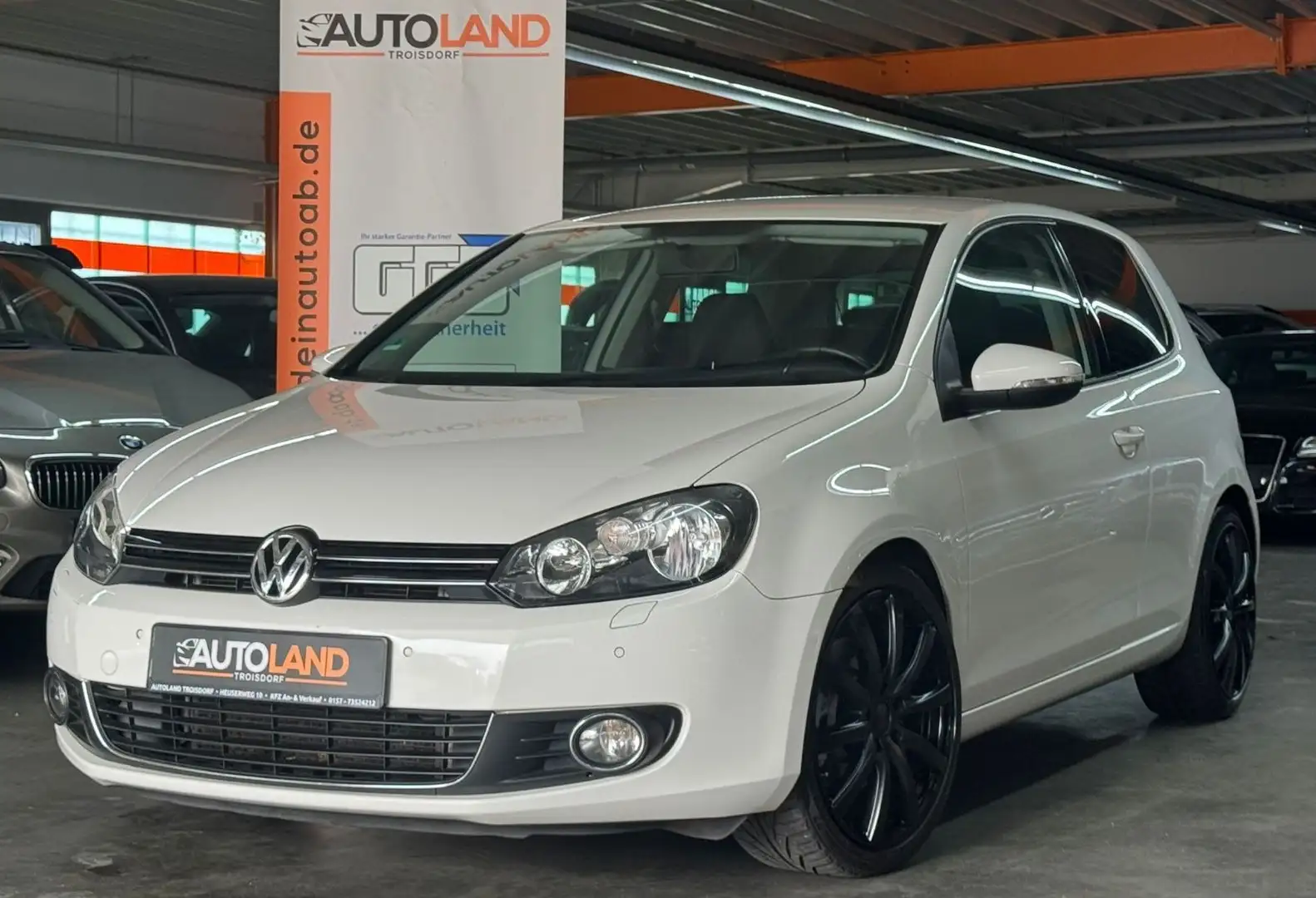 Volkswagen Golf Highline*TEMPO*SHZ*NAVI*PDC*KLIMAAUTO* Bílá - 2