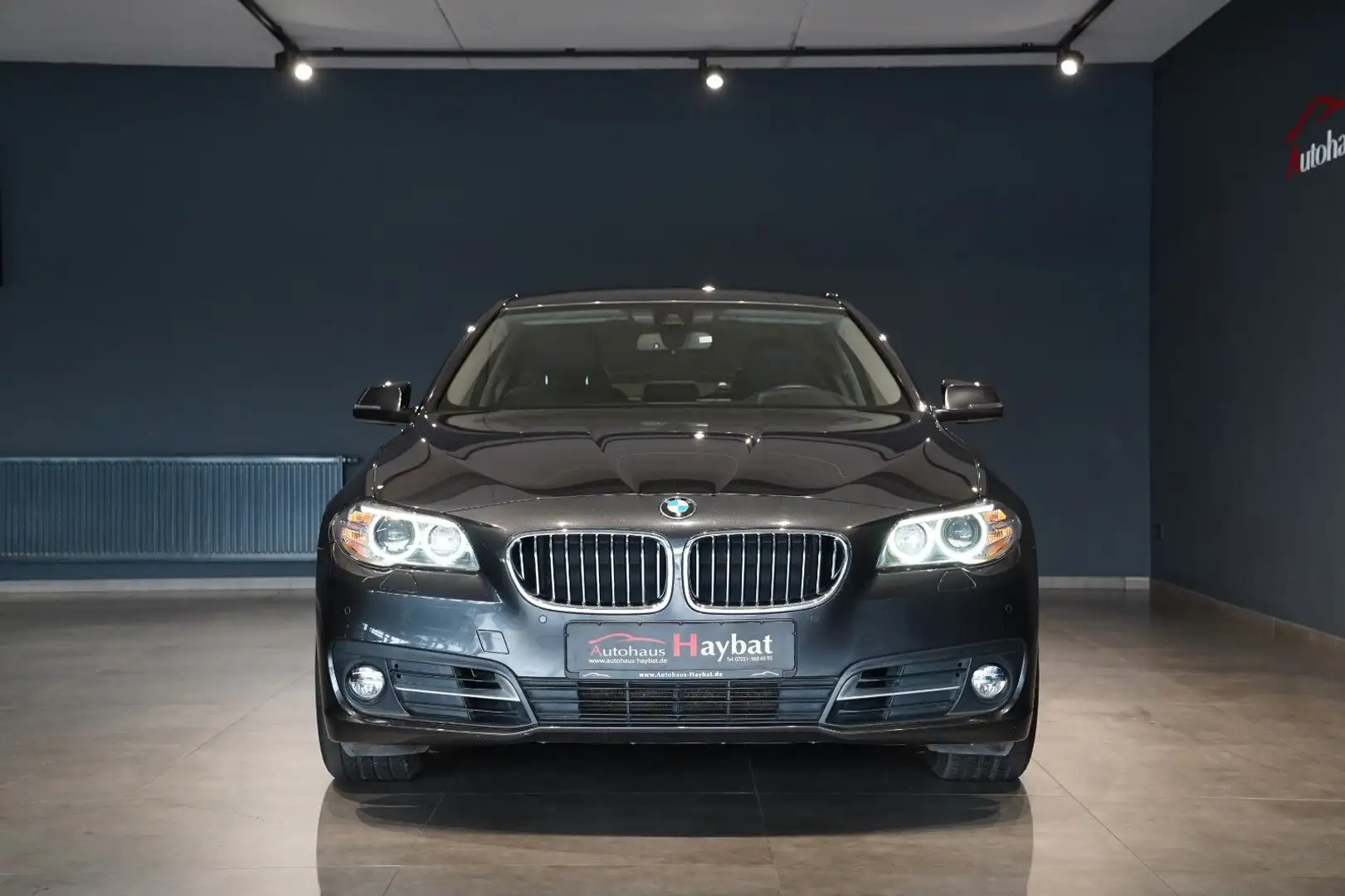 BMW 520 d Lim.Navi Prof-Bi Xenon-Leder-HiFi-Sportsitz Grau - 2