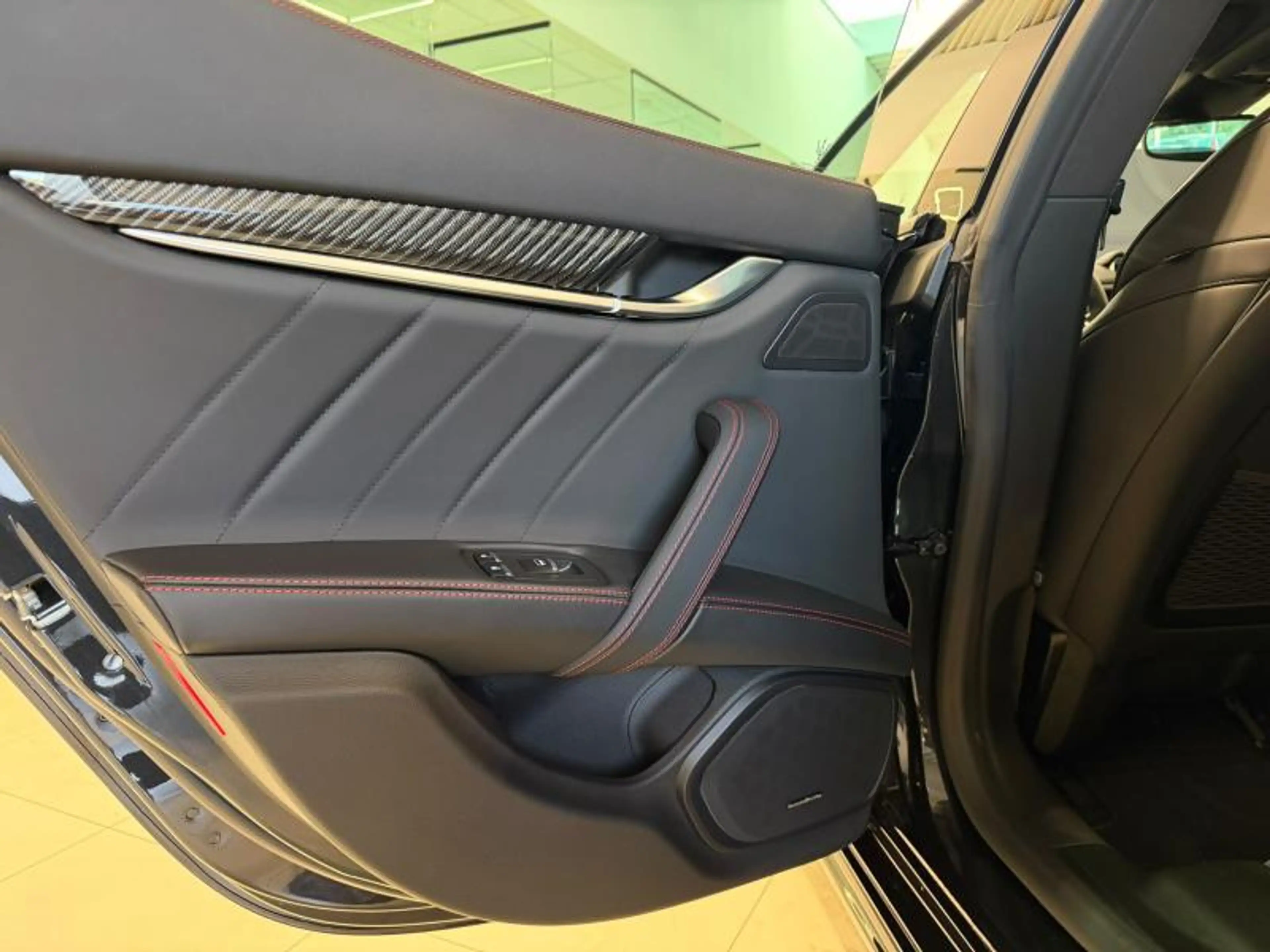 Maserati Ghibli MODENA S Q4 ULTIMA — photo 12