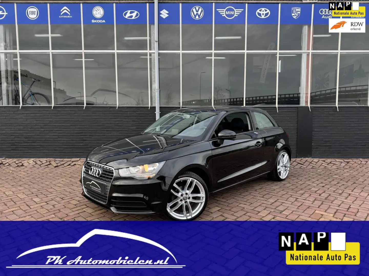 Audi A1 1.2 TFSI Connect **CRUISE + NAVI + CARKIT** Zwart - 1