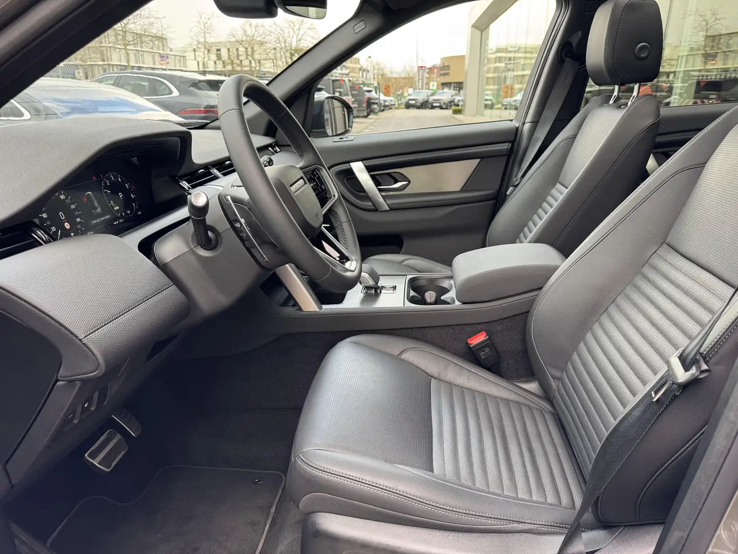 Land Rover Discovery Sport P270e Dynamic SE Bruin - 2