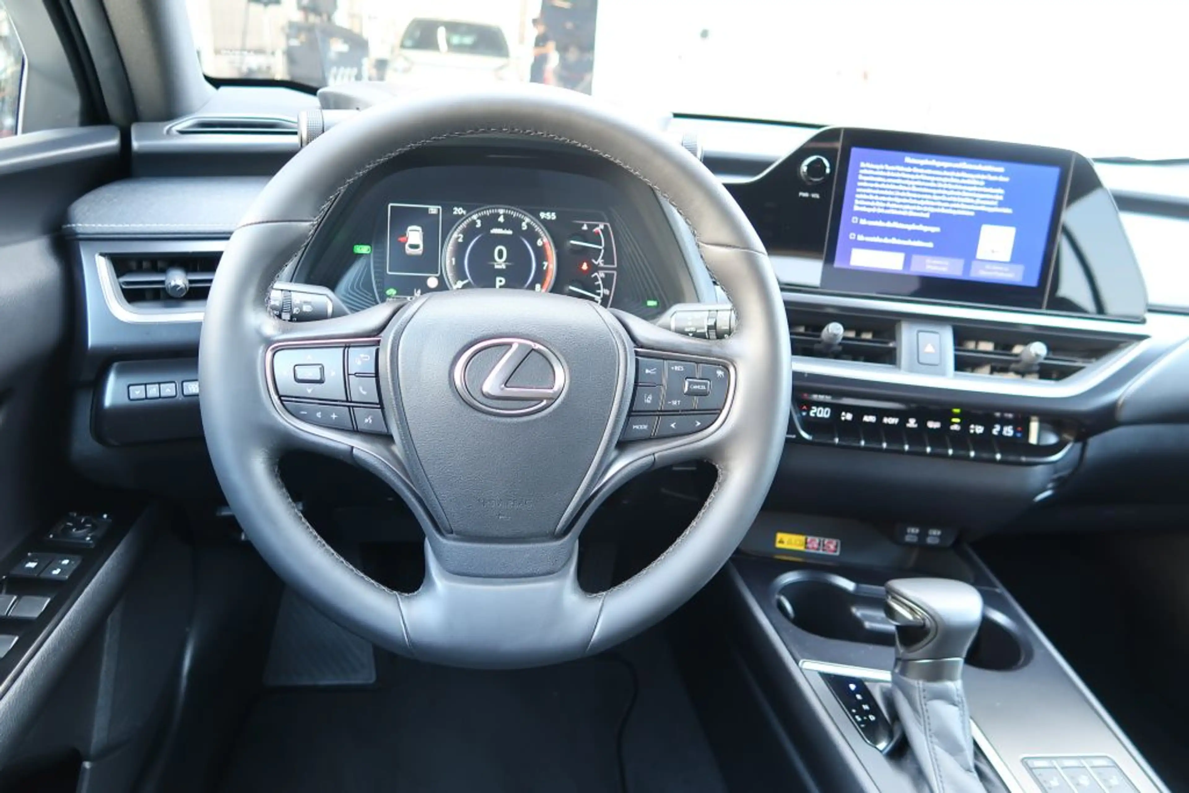 Lexus UX 250h Style Edition — photo 14