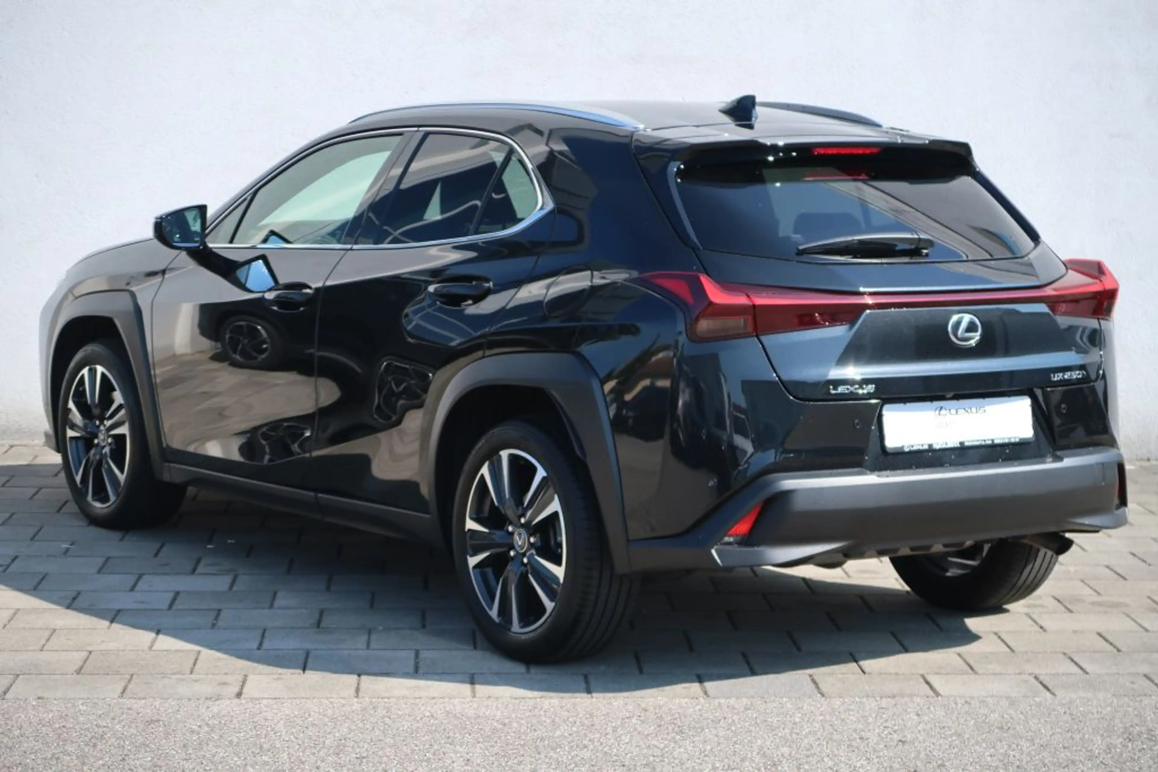 Lexus UX 250h Style Edition — photo 5